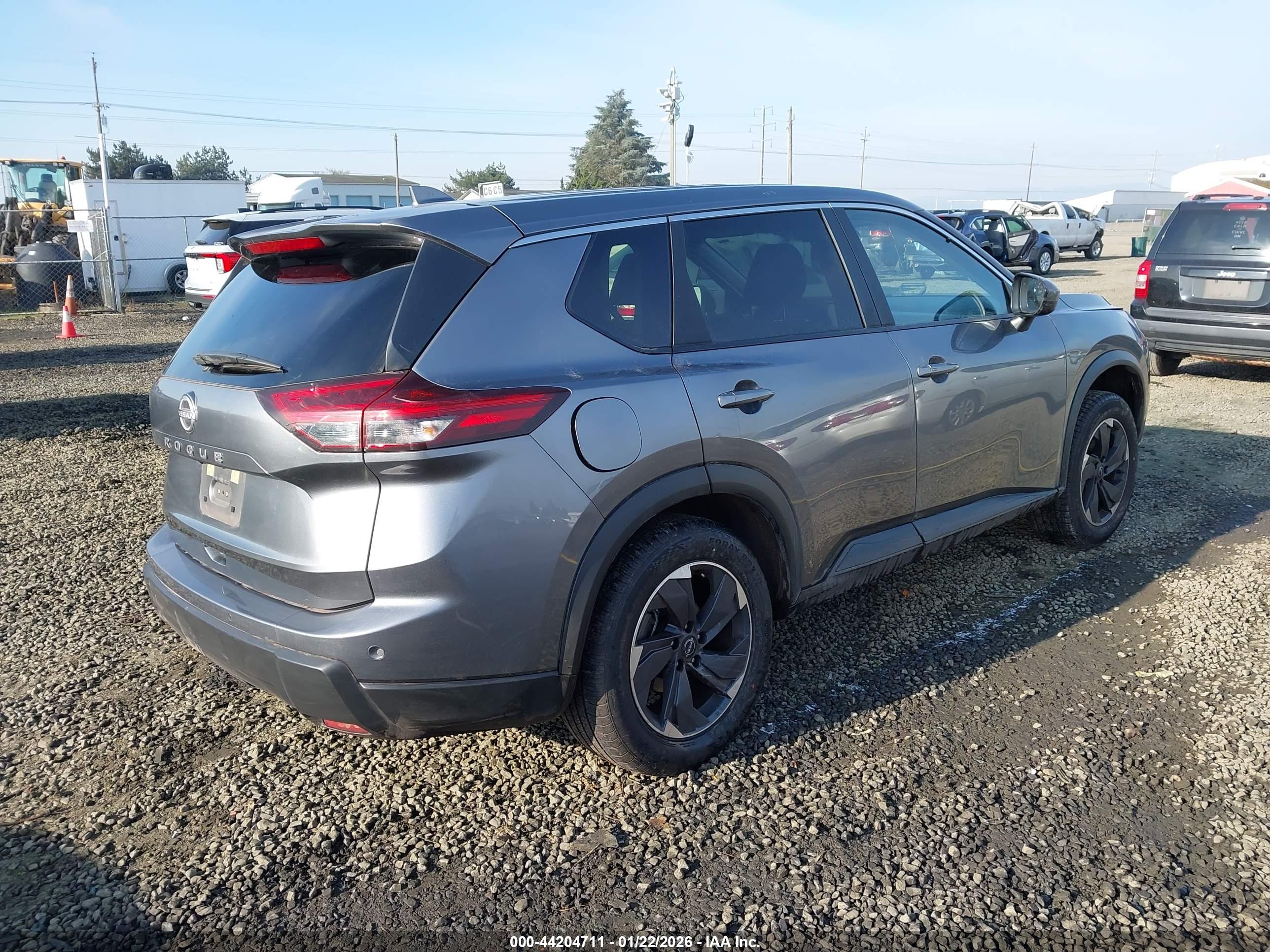 NISSAN ROGUE image 4