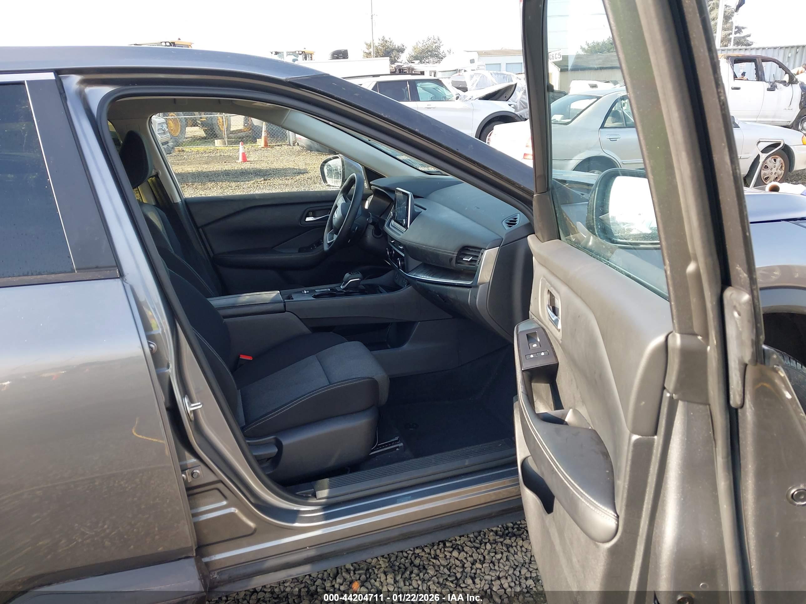 NISSAN ROGUE image 5