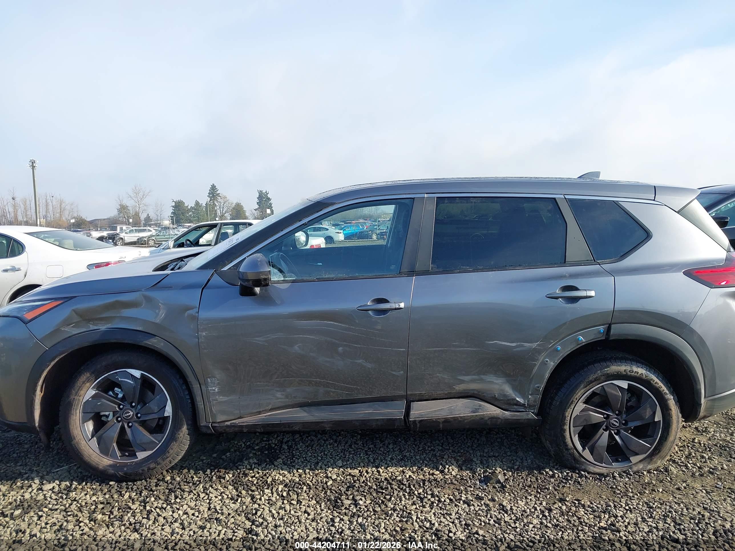 NISSAN ROGUE image 6