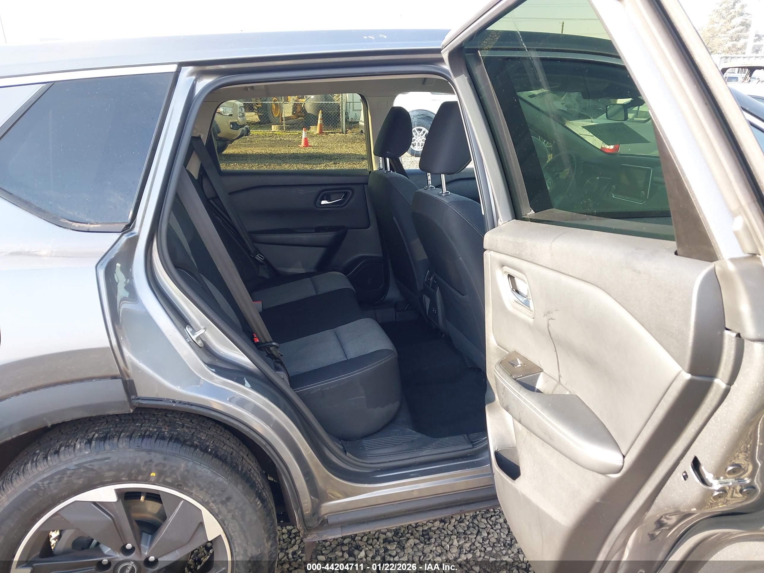 NISSAN ROGUE image 8