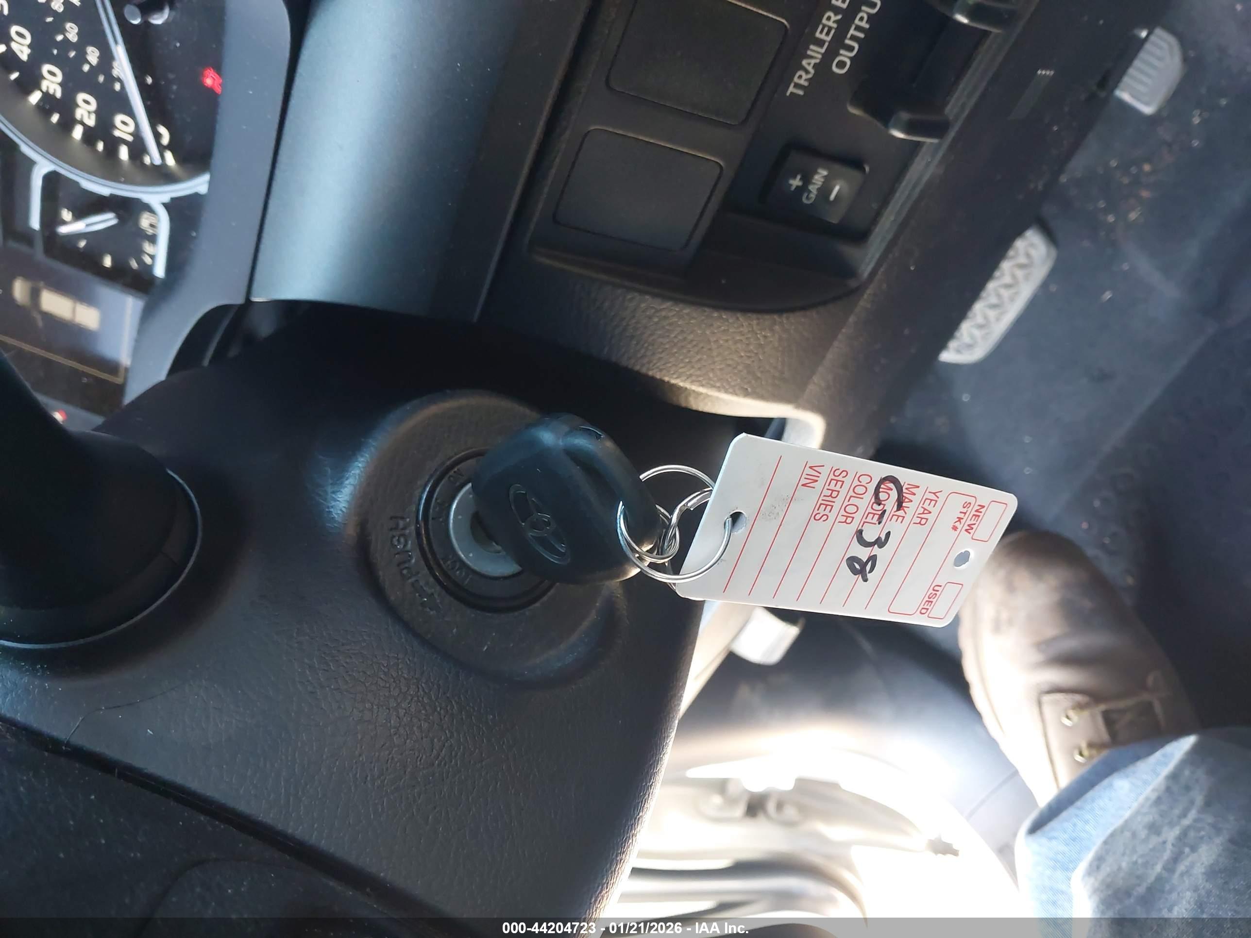 TOYOTA TUNDRA image 11