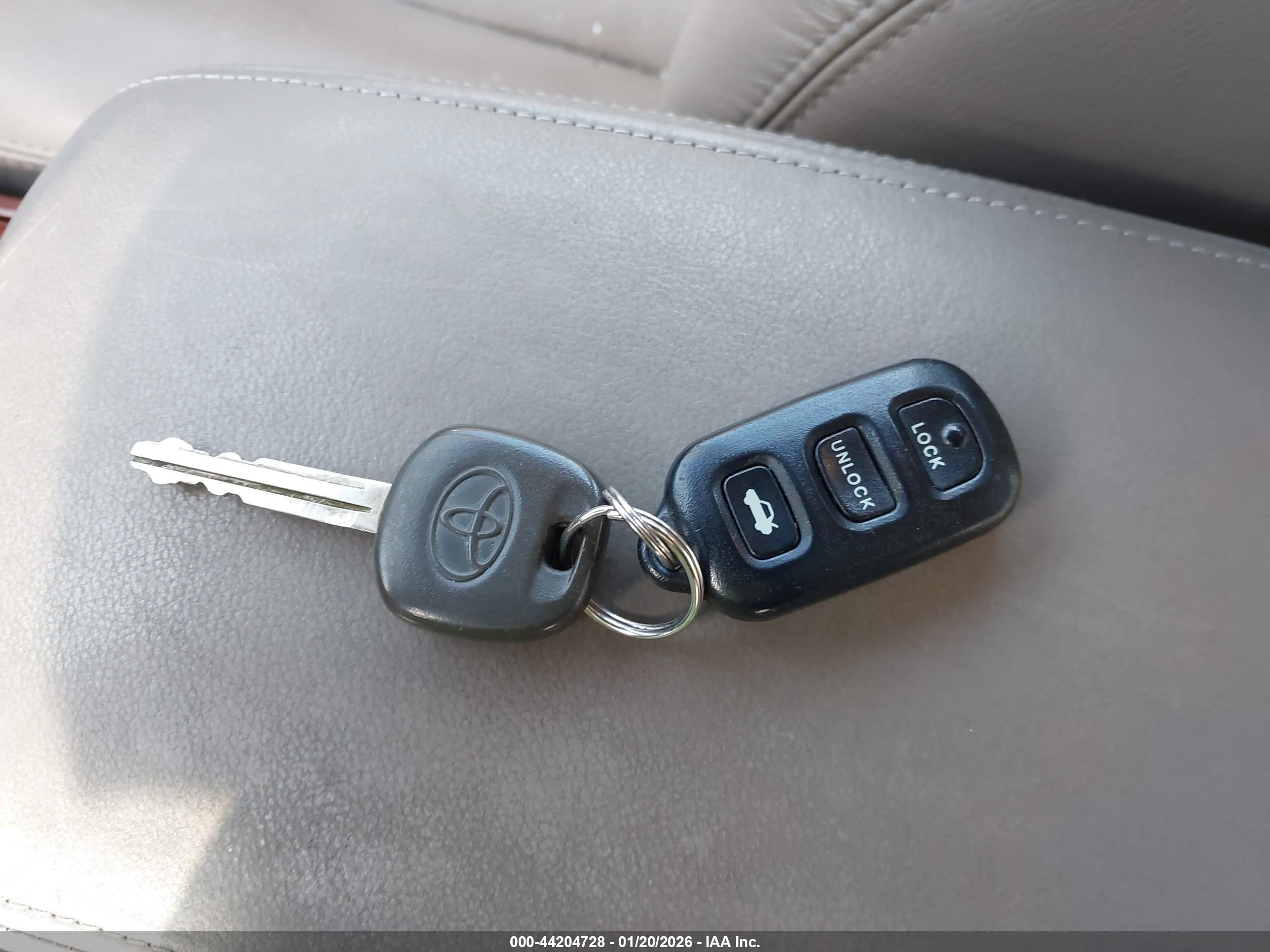 TOYOTA CAMRY image 11