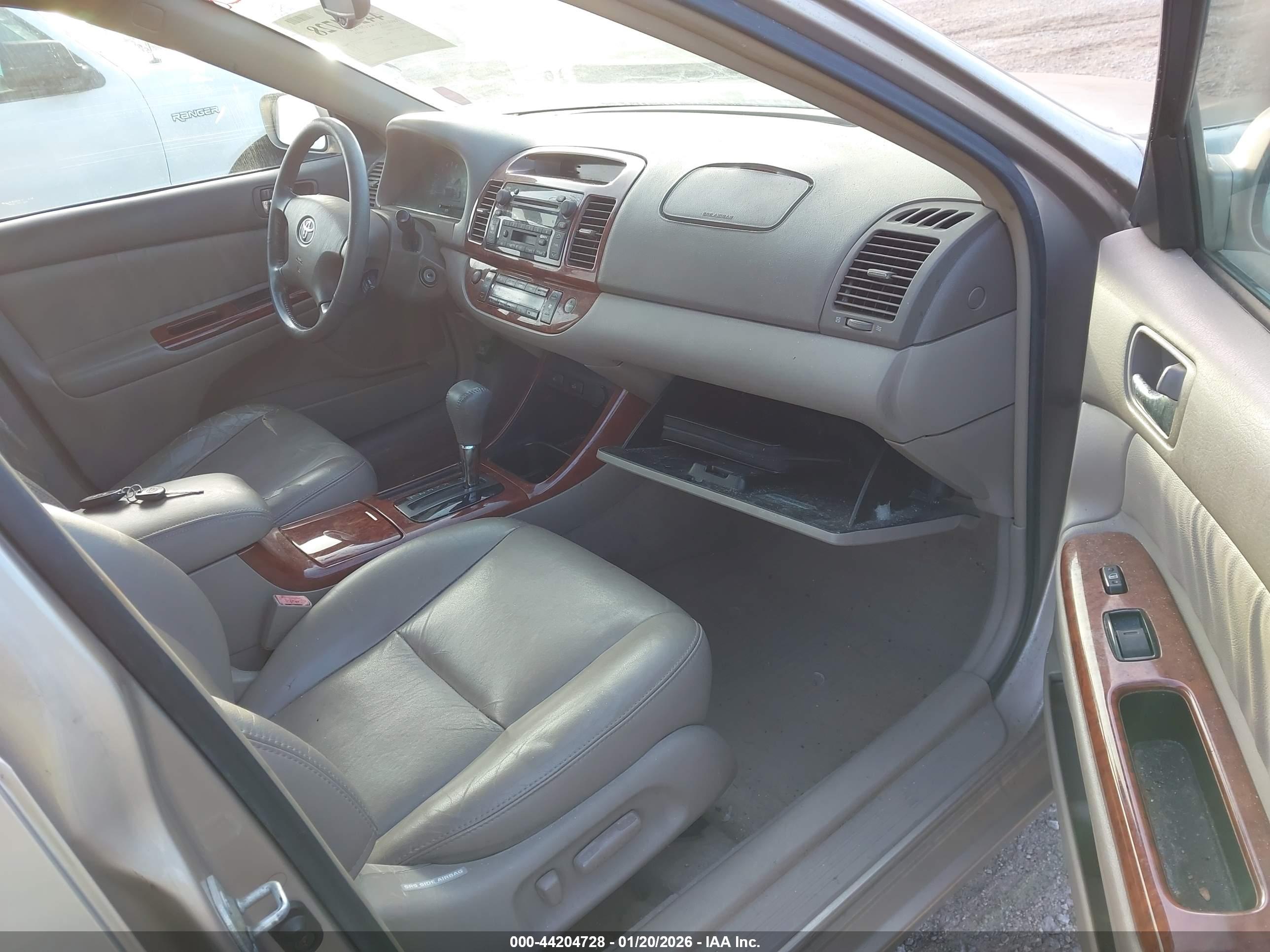 TOYOTA CAMRY image 5
