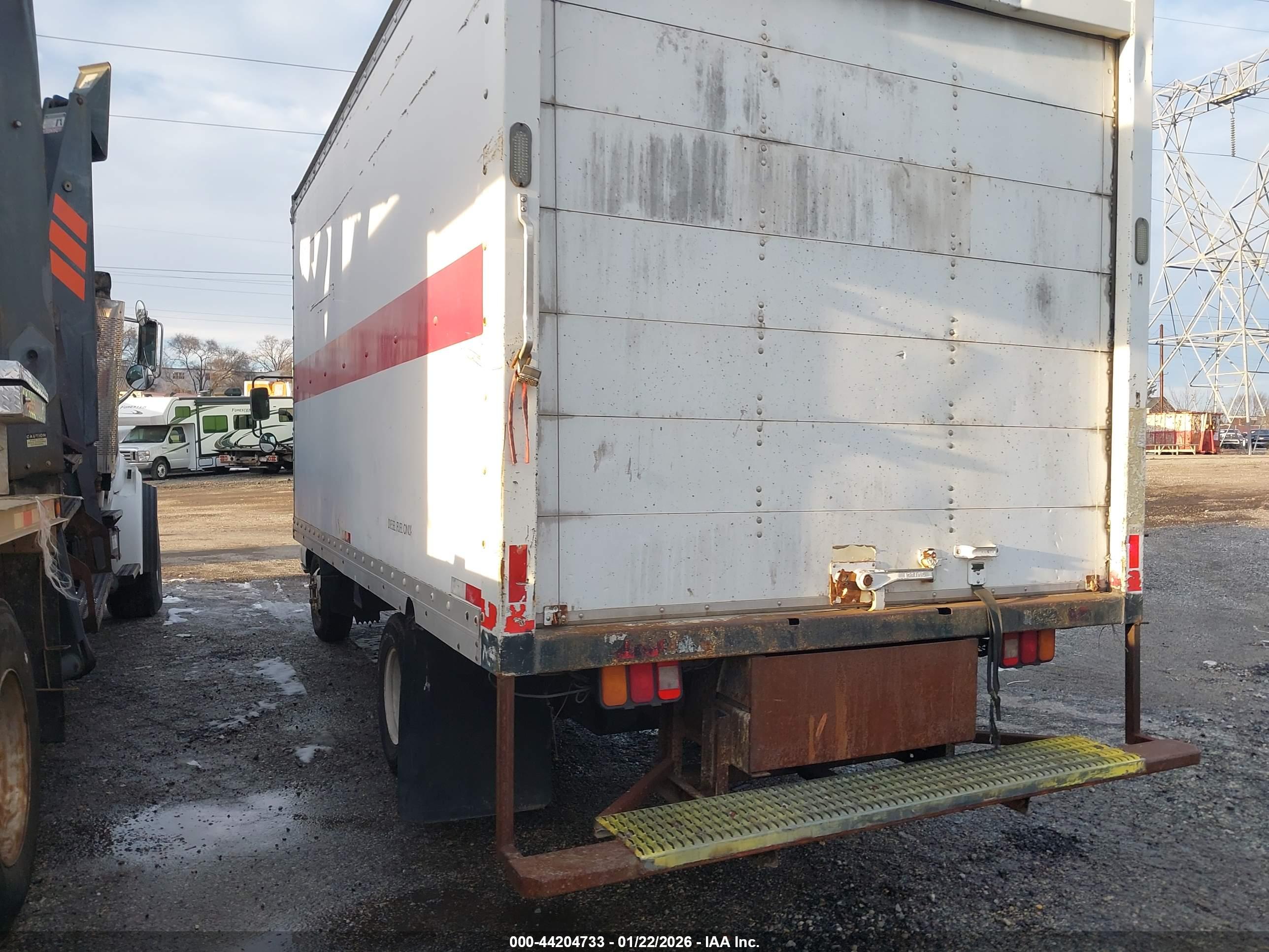 ISUZU NPR image 3