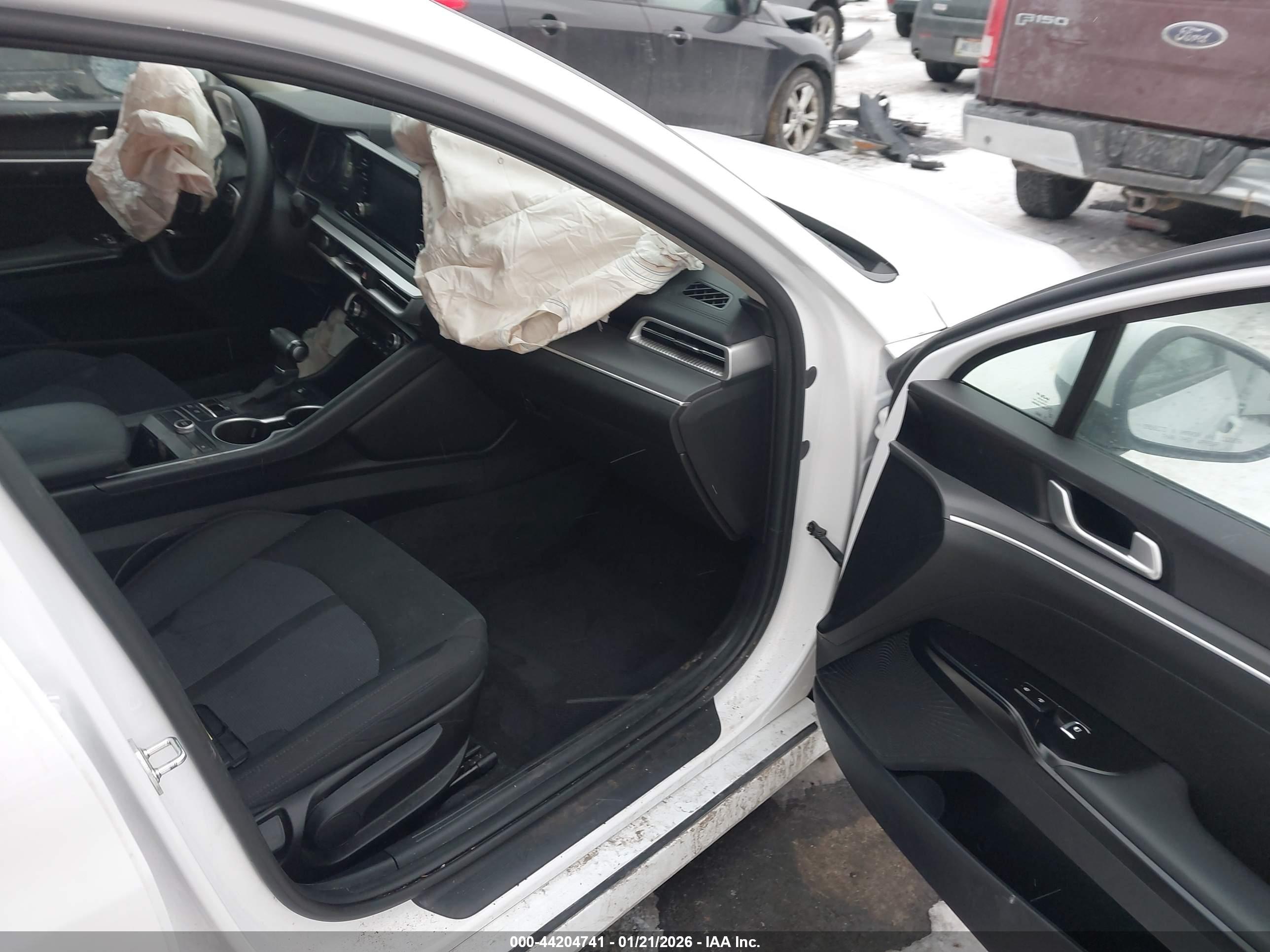 KIA K5 image 5