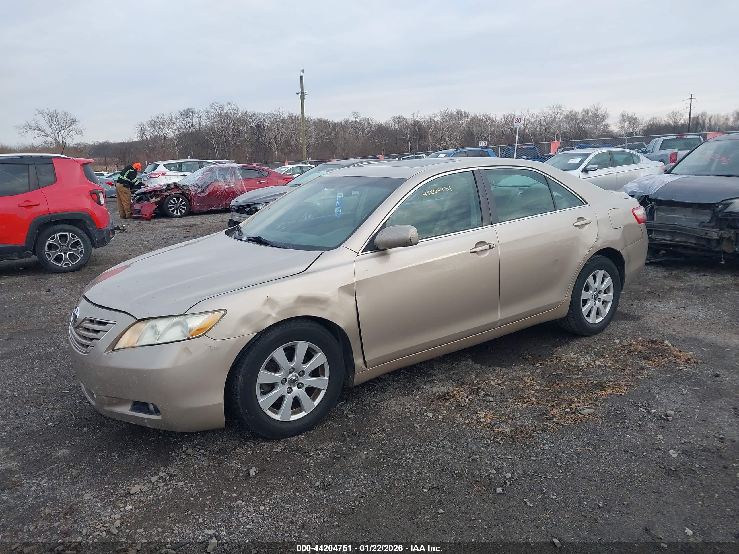 TOYOTA CAMRY image 2