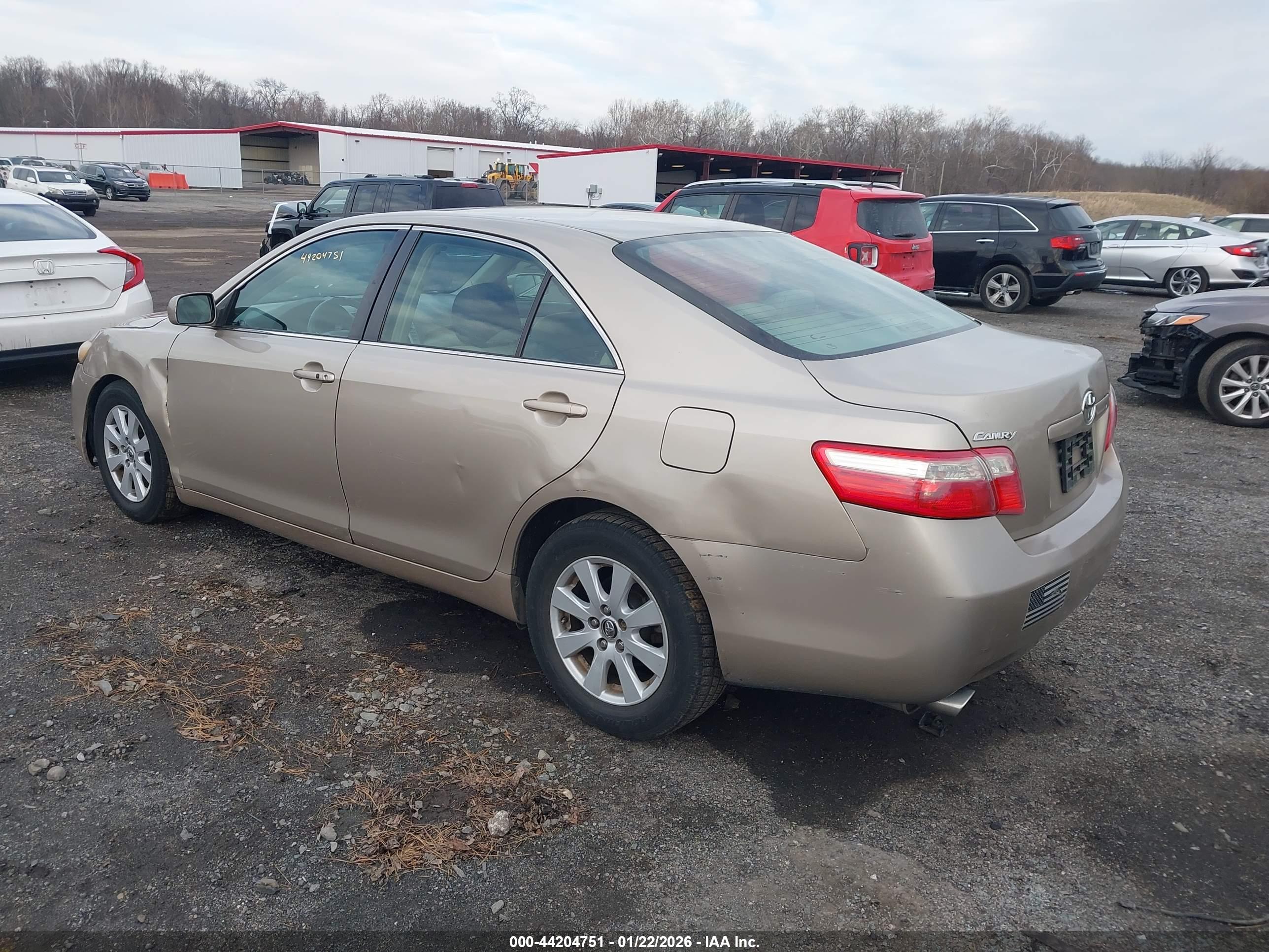 TOYOTA CAMRY image 3