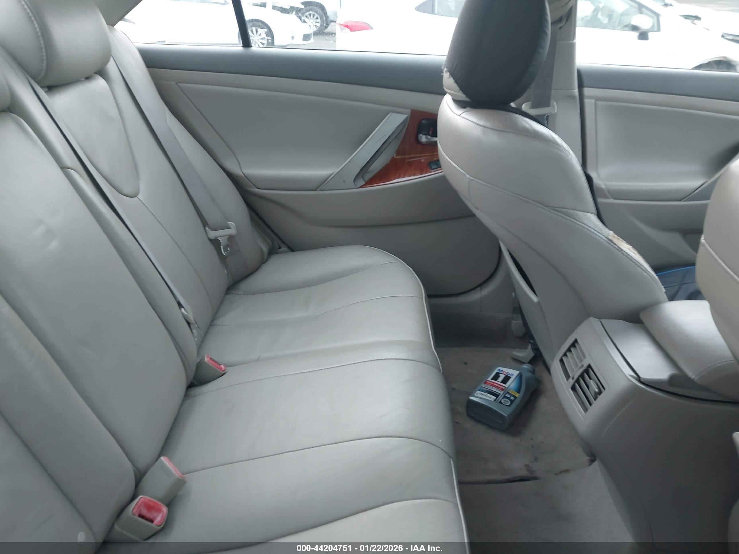 TOYOTA CAMRY image 8