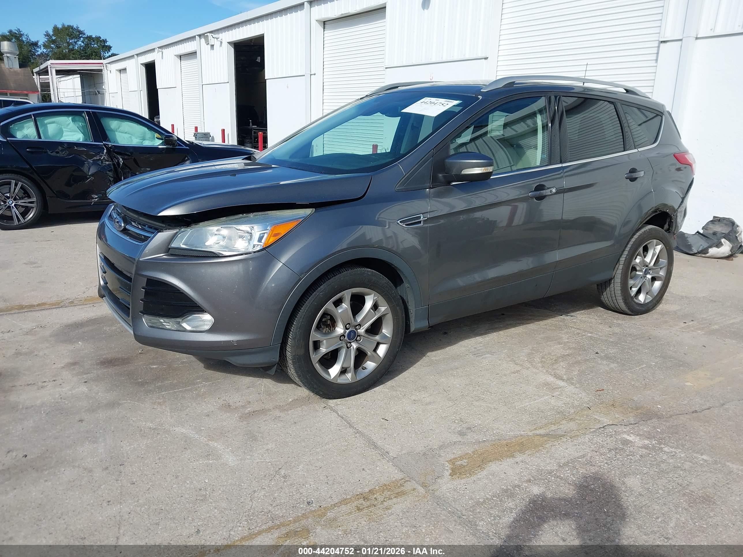 FORD ESCAPE image 2