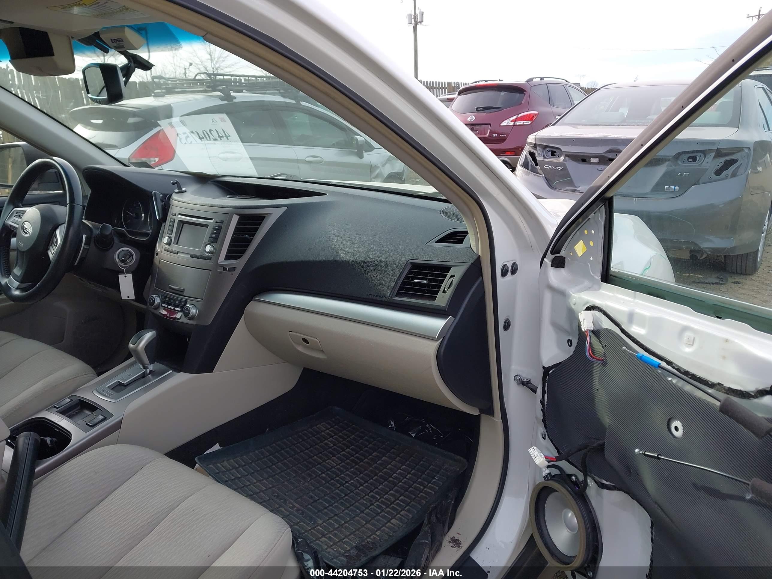 SUBARU OUTBACK image 5