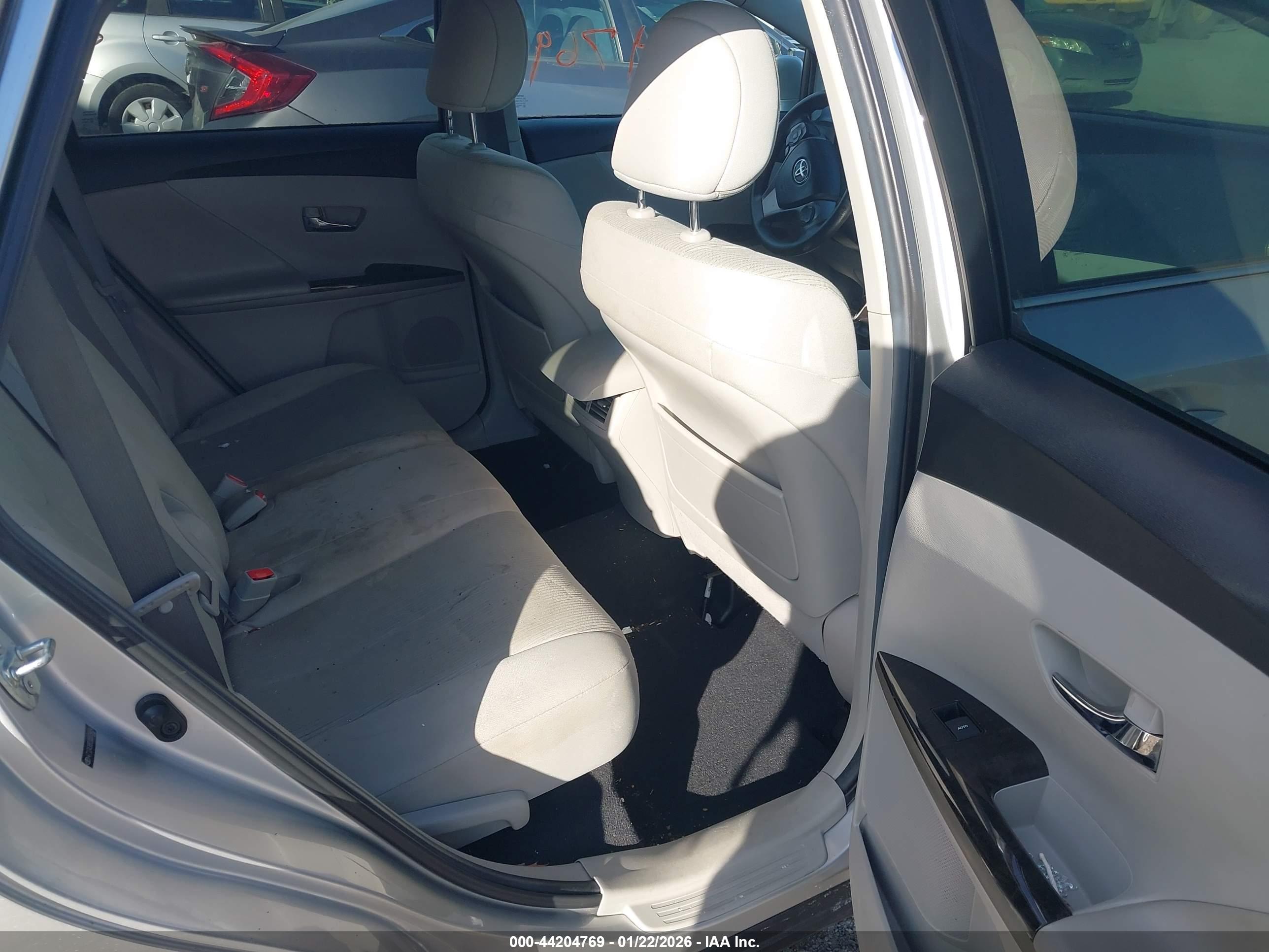 TOYOTA VENZA image 8