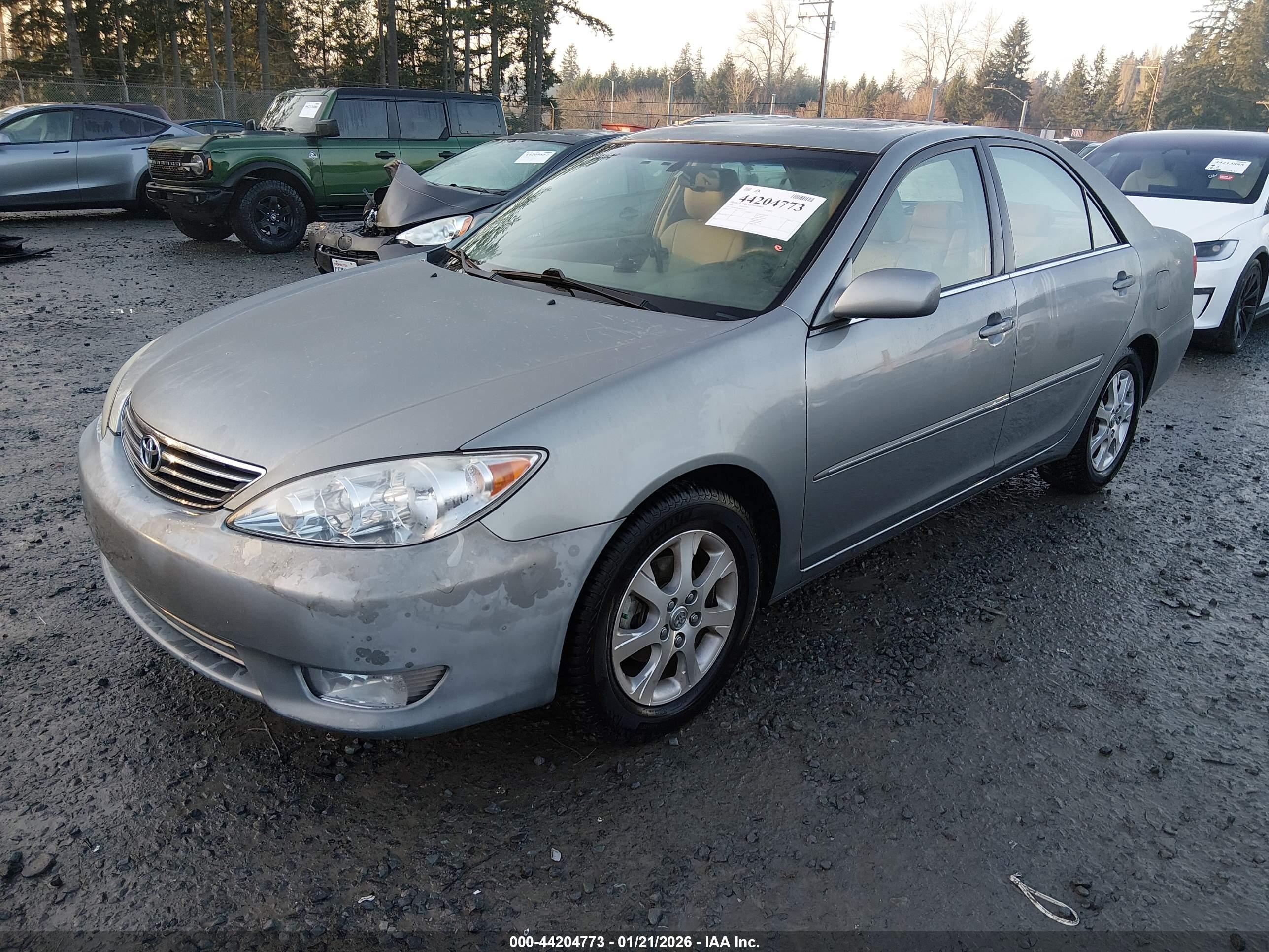 TOYOTA CAMRY image 2