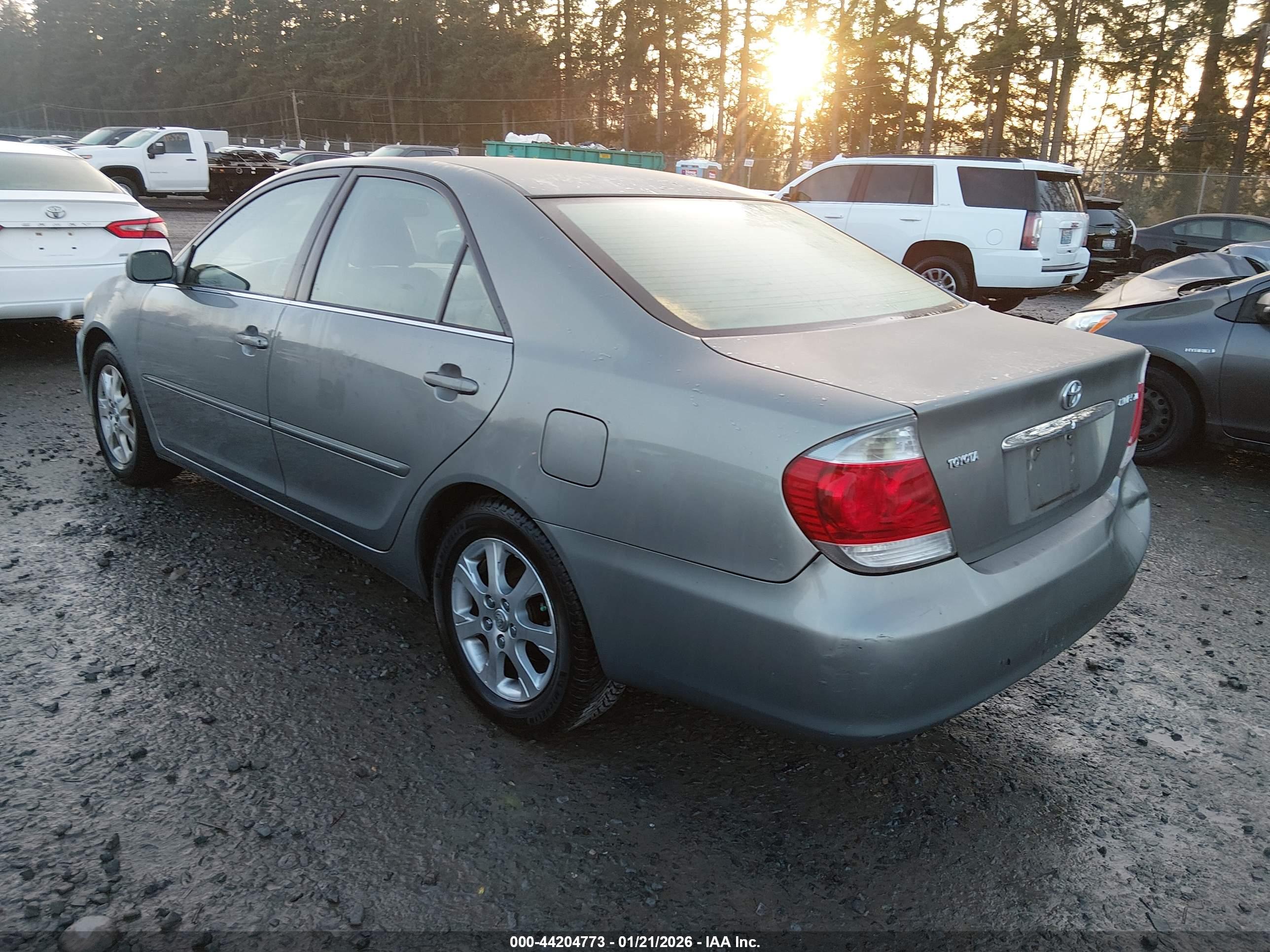 TOYOTA CAMRY image 3