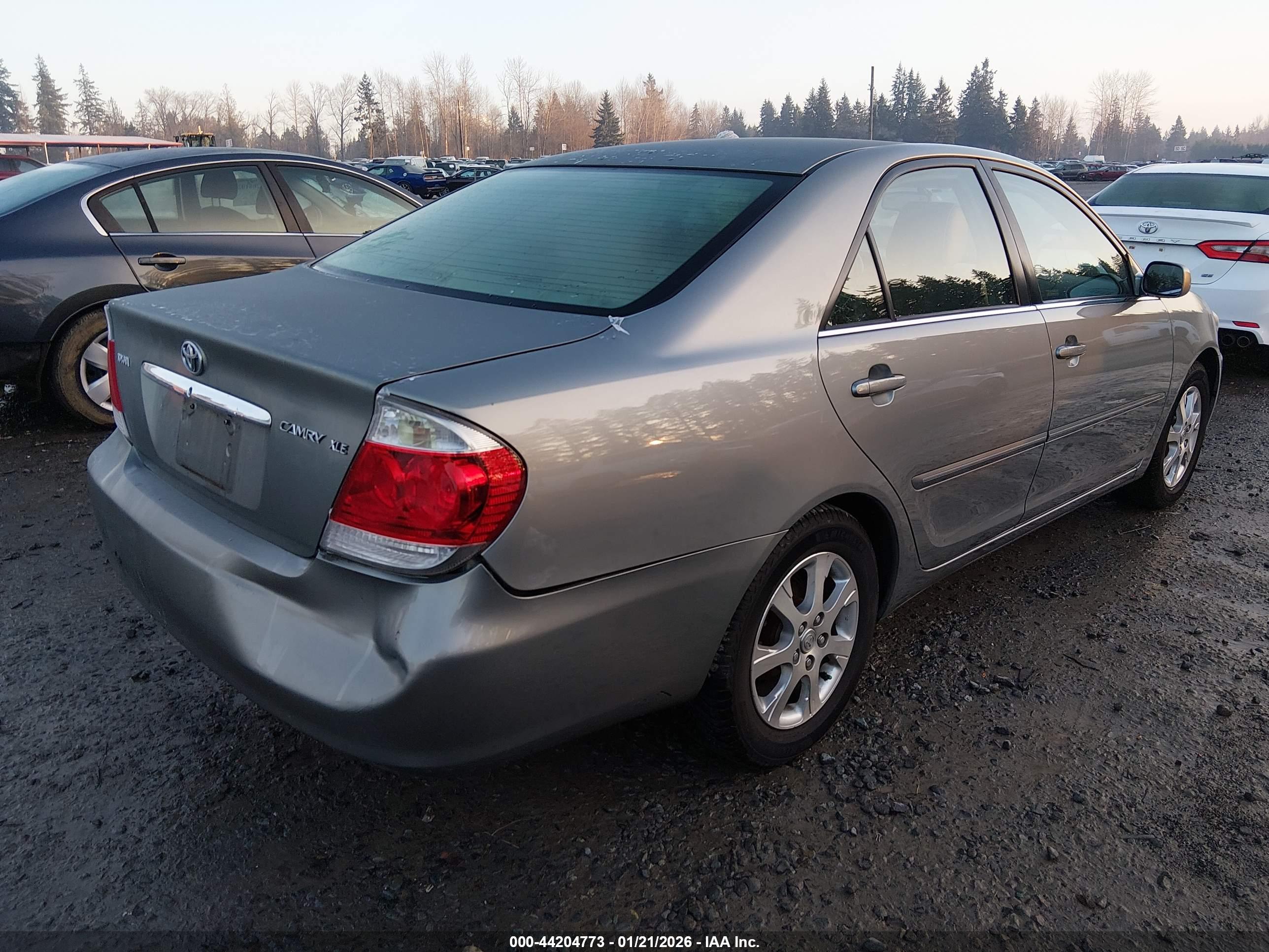 TOYOTA CAMRY image 4