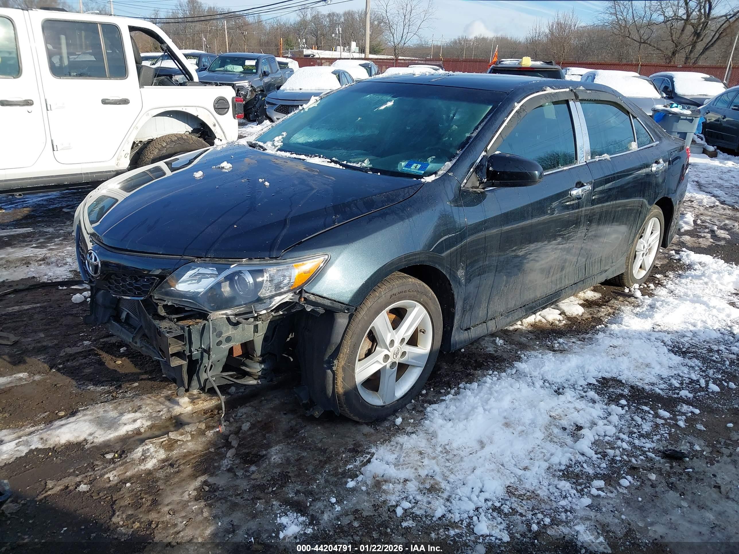 TOYOTA CAMRY image 2