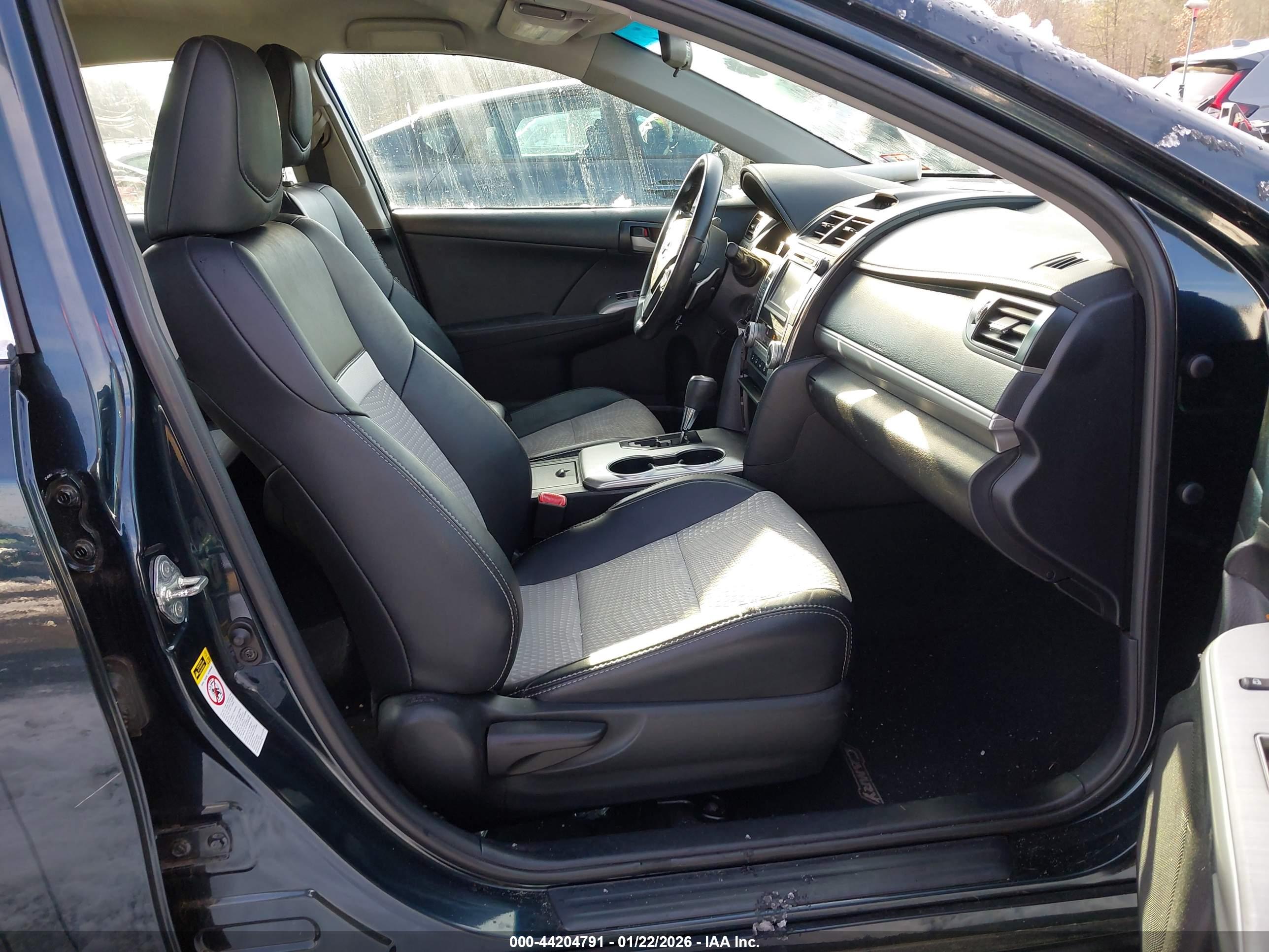 TOYOTA CAMRY image 5