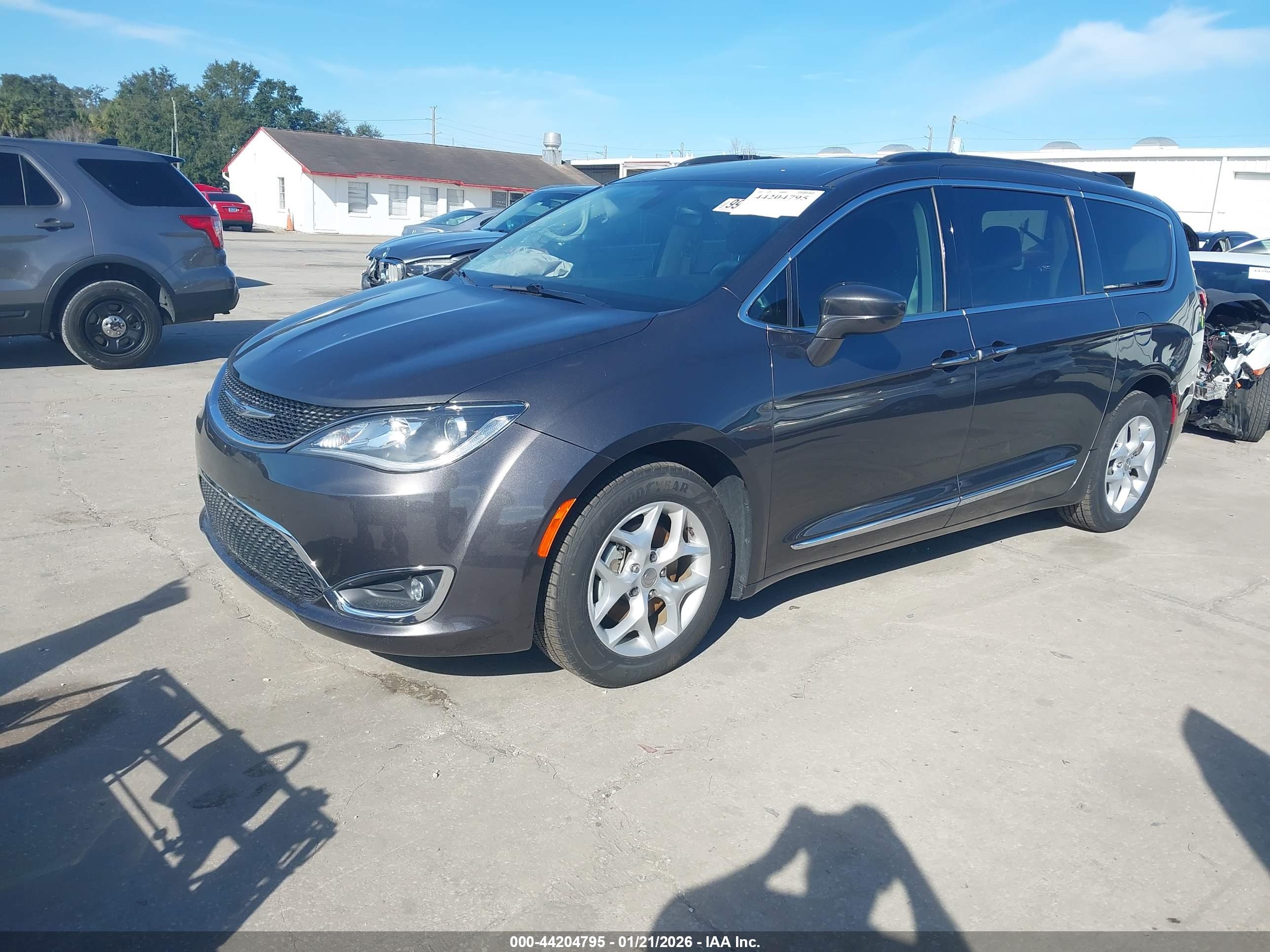 CHRYSLER PACIFICA image 2