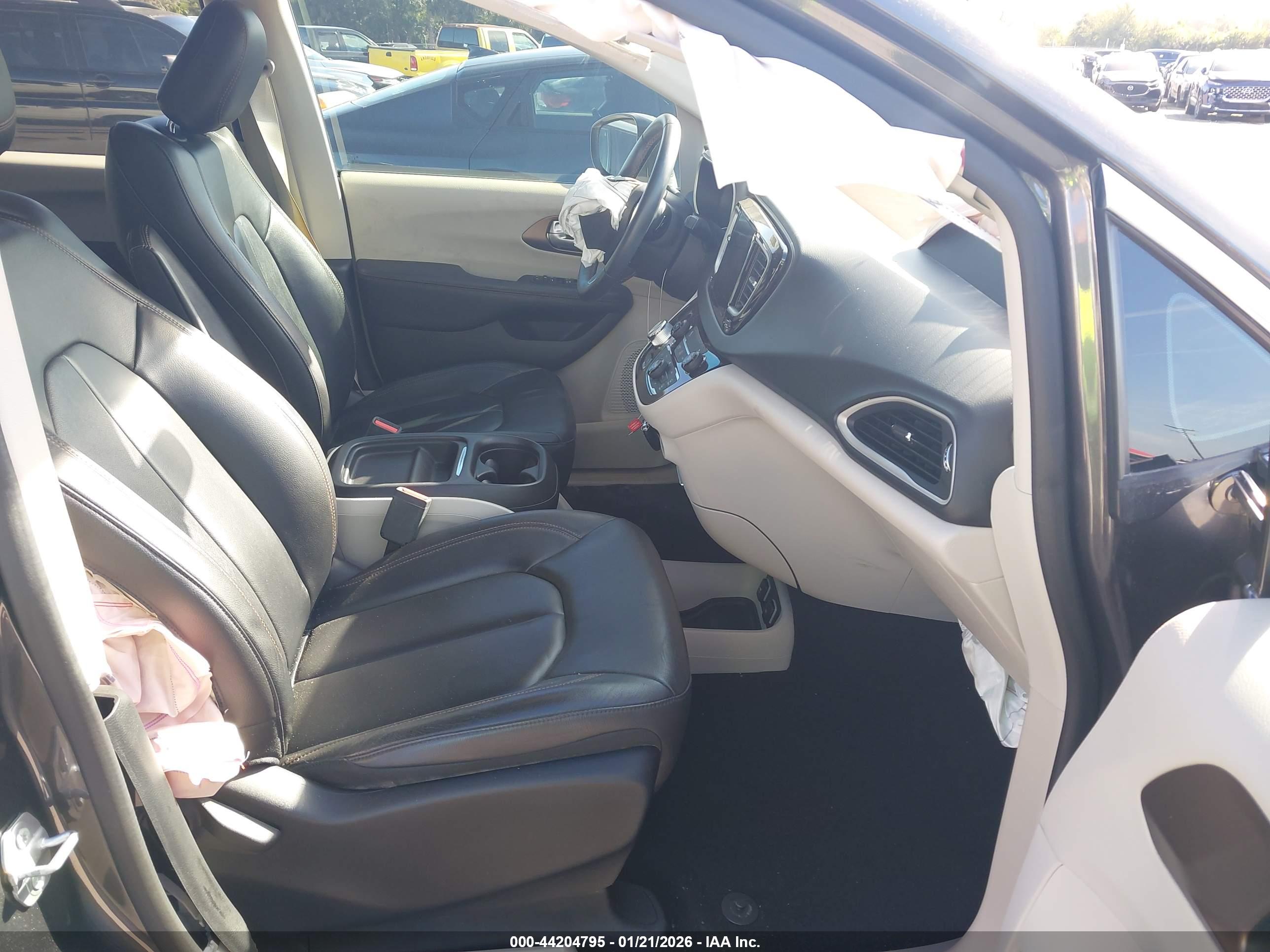 CHRYSLER PACIFICA image 5