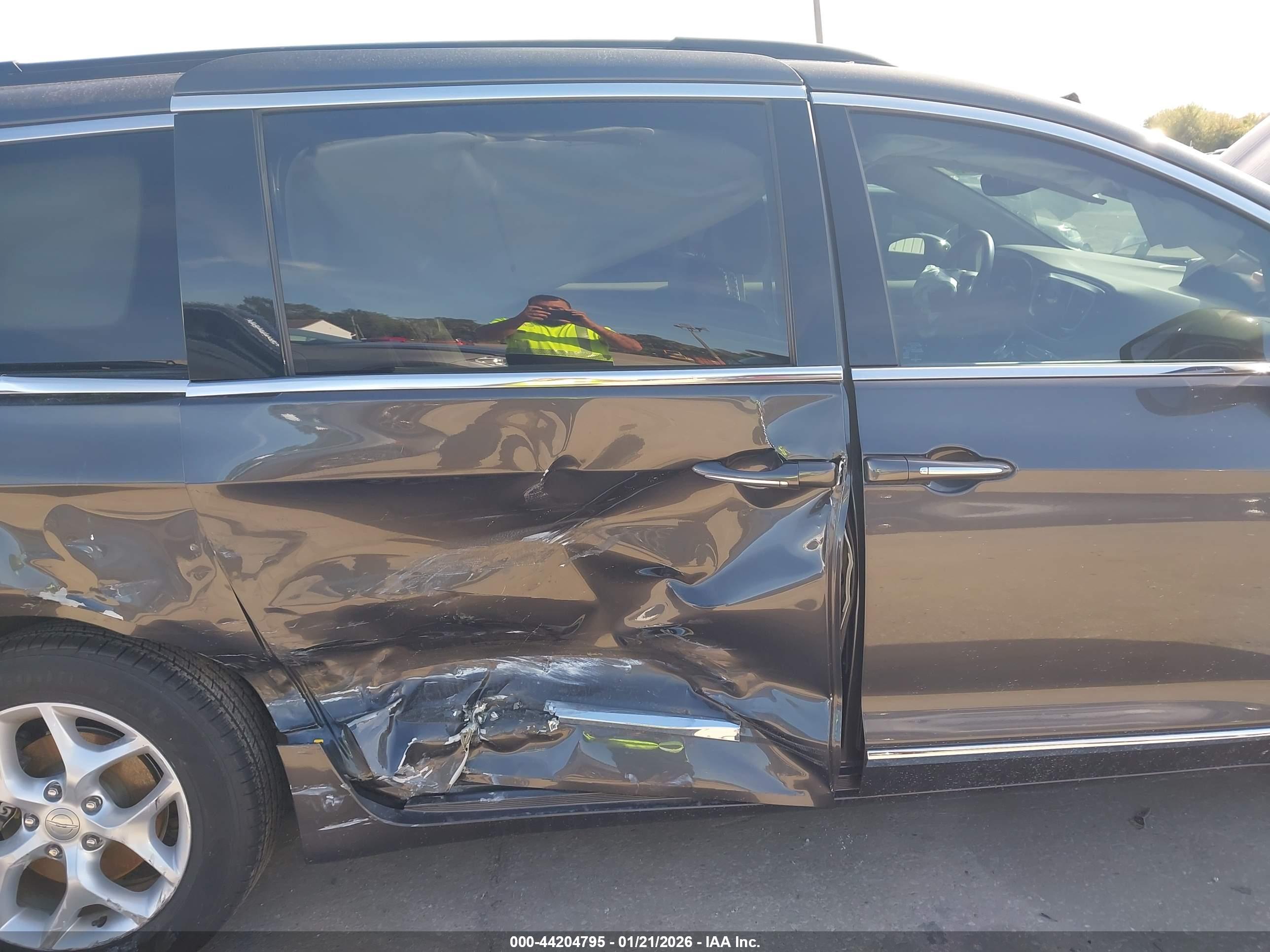 CHRYSLER PACIFICA image 6