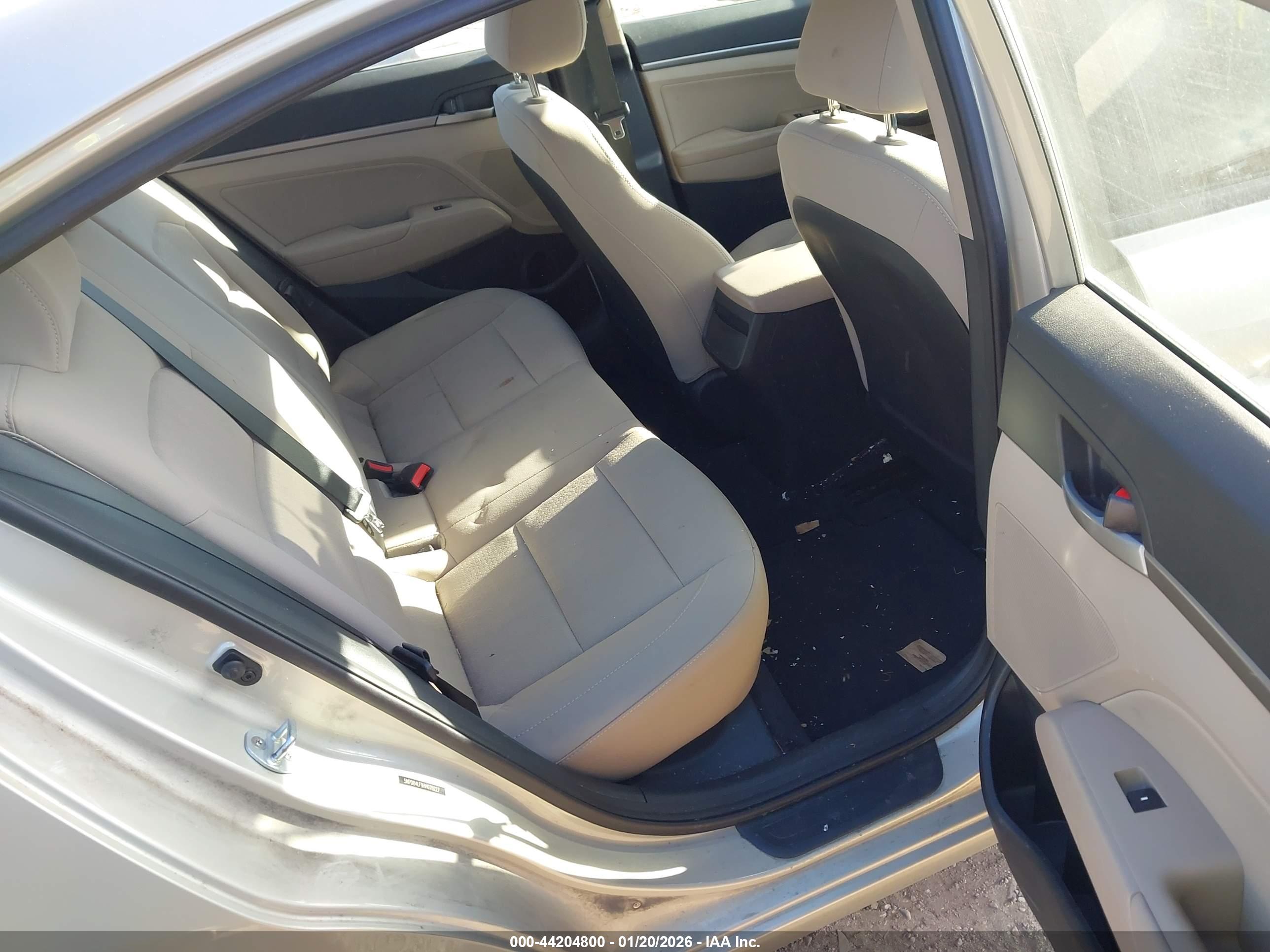 HYUNDAI ELANTRA image 8