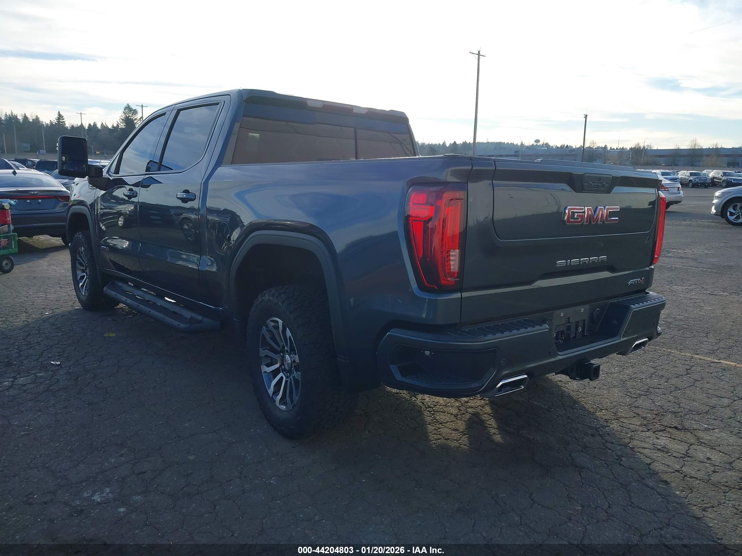 GMC SIERRA image 3