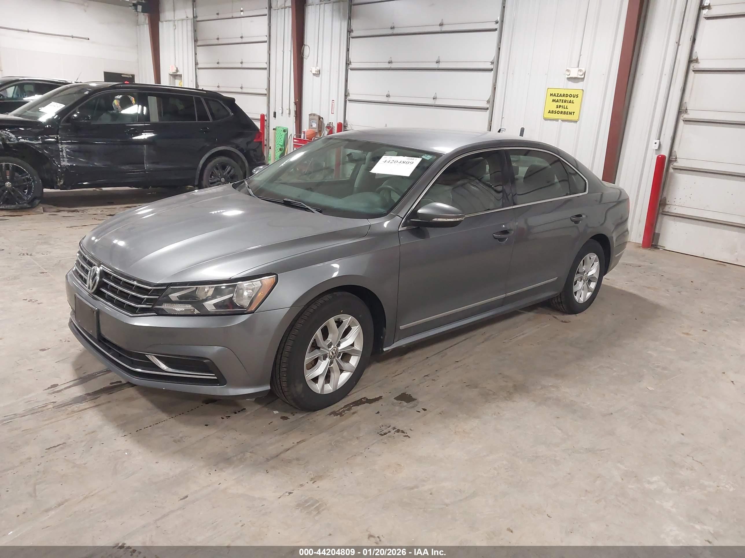 VOLKSWAGEN PASSAT image 2