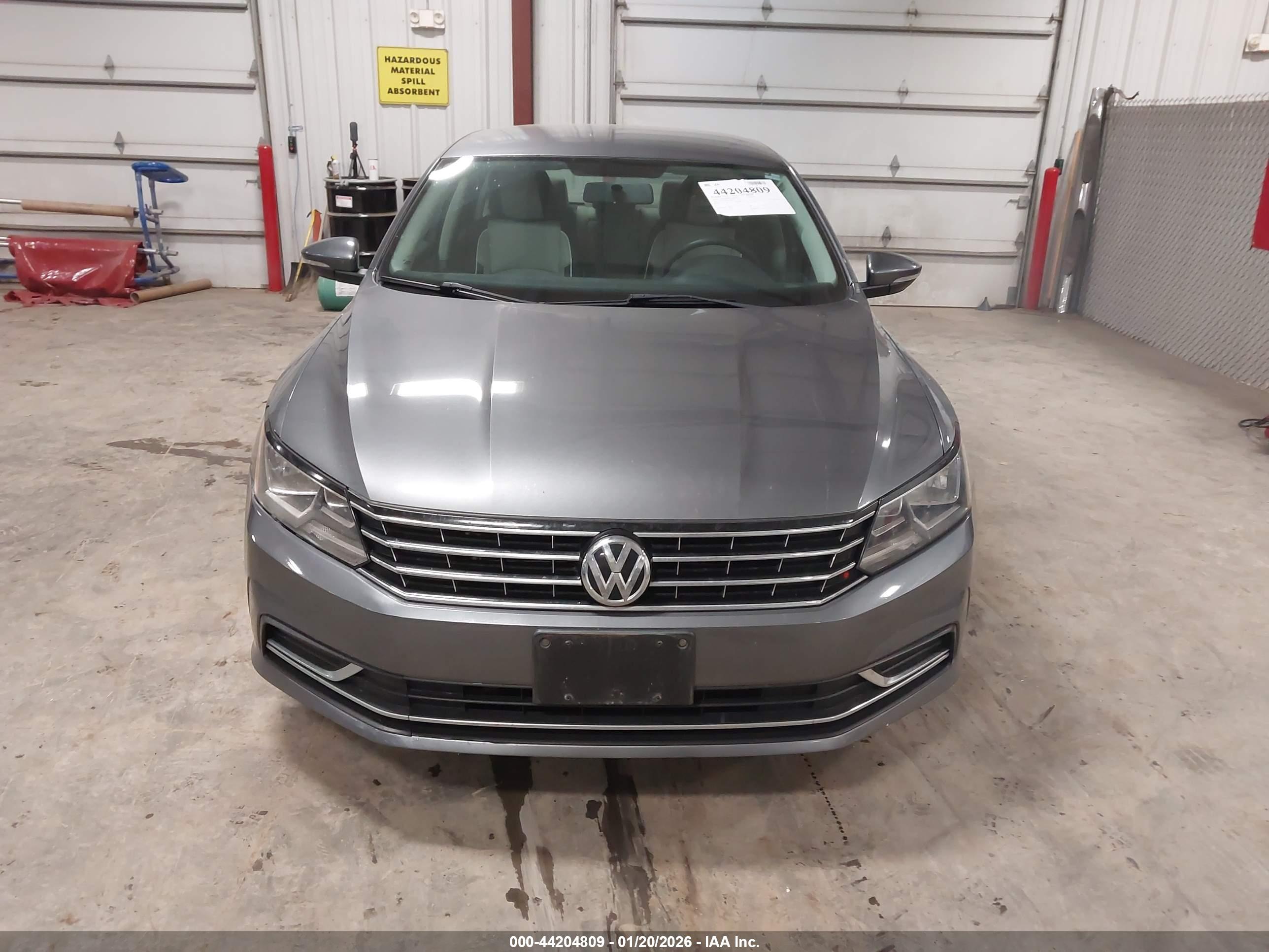 VOLKSWAGEN PASSAT image 6