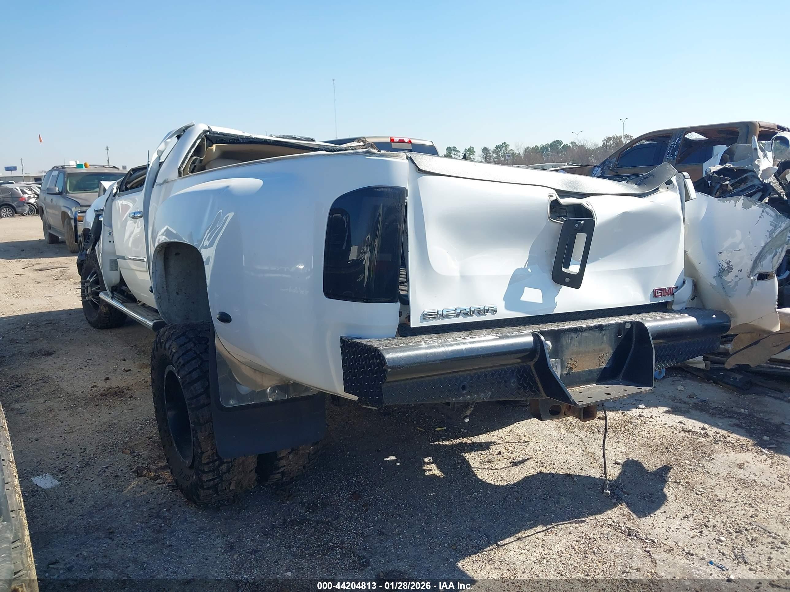 GMC SIERRA image 3
