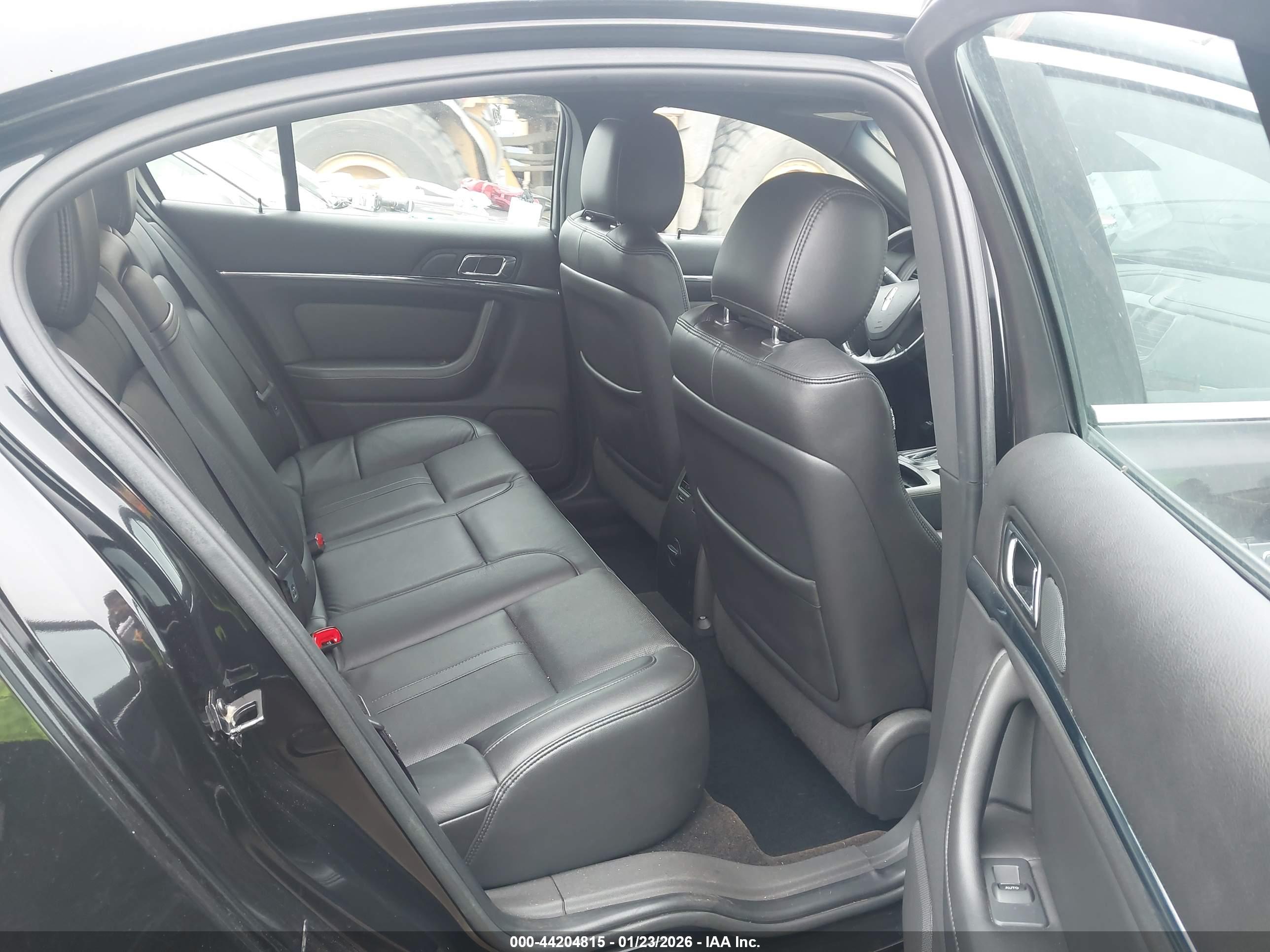 LINCOLN MKS image 8