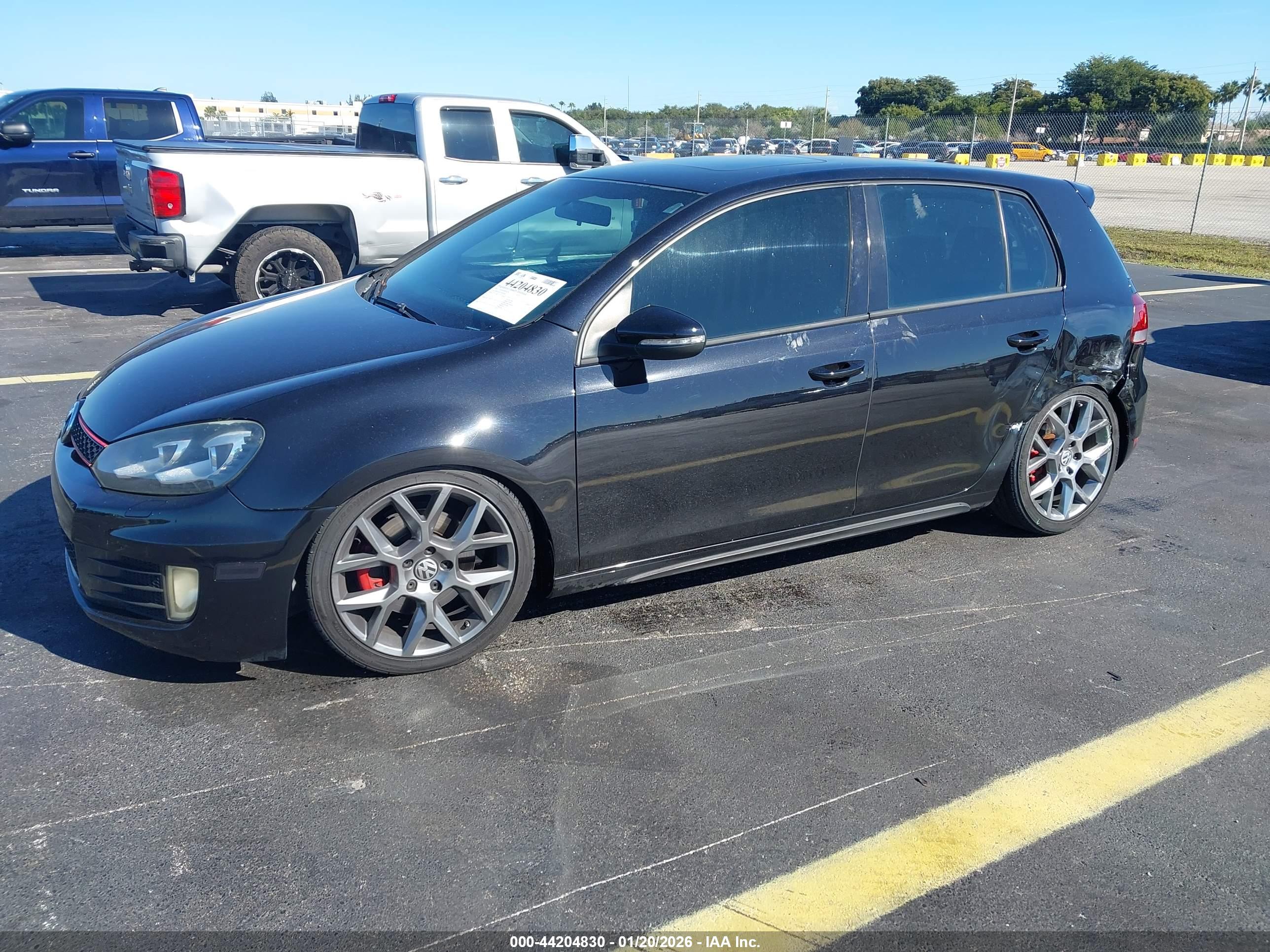 VOLKSWAGEN GTI image 2