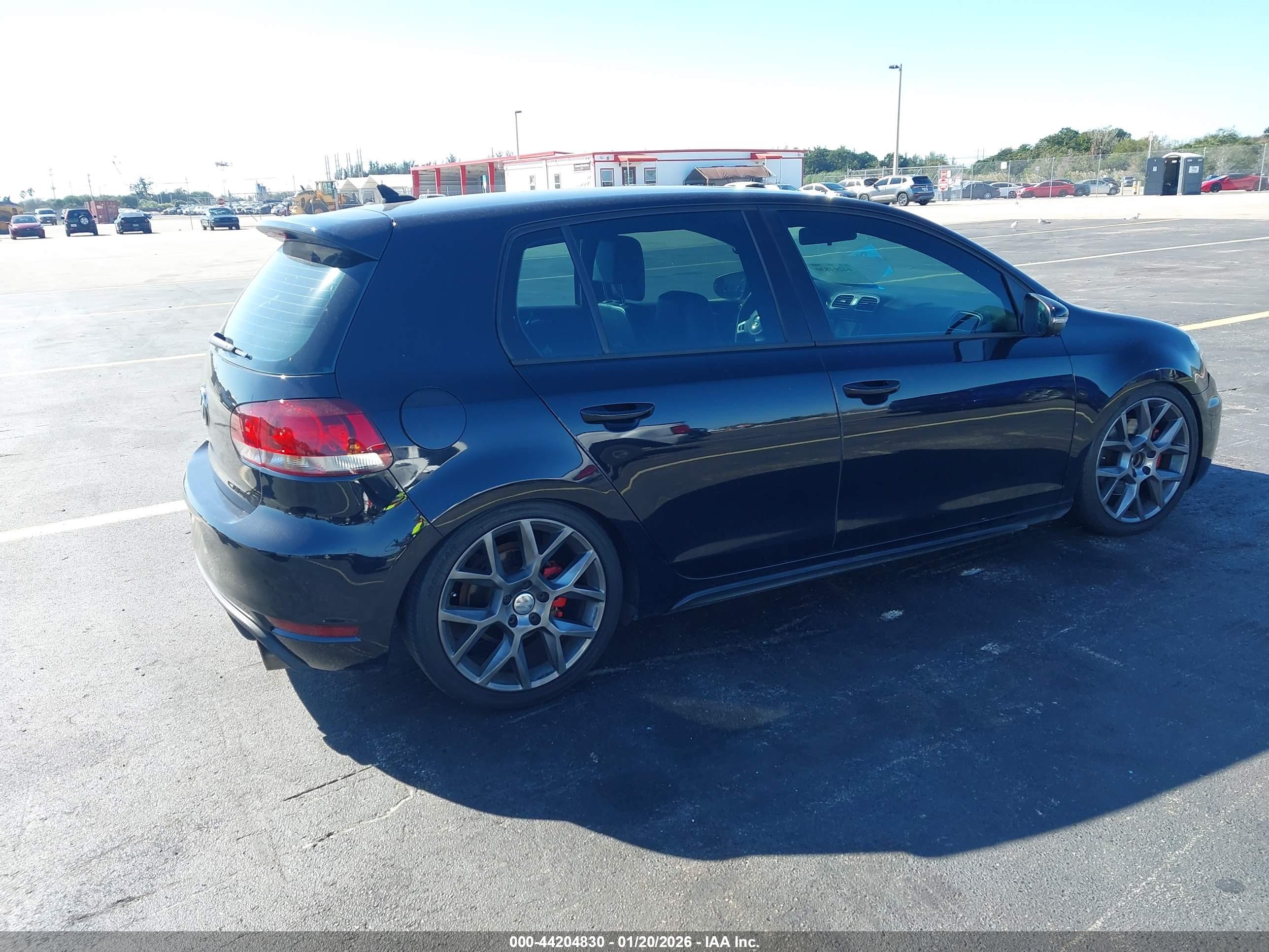 VOLKSWAGEN GTI image 4