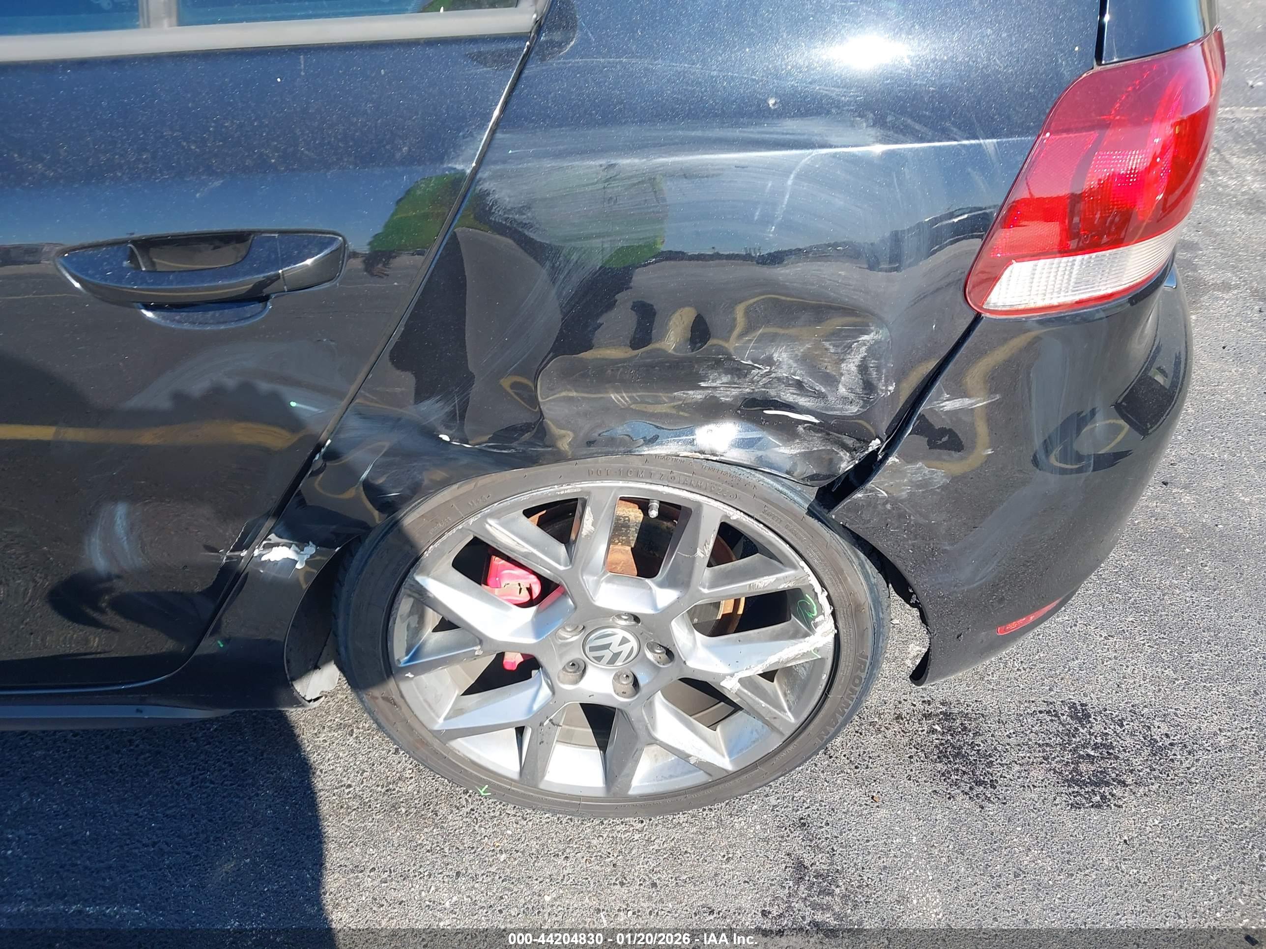 VOLKSWAGEN GTI image 6