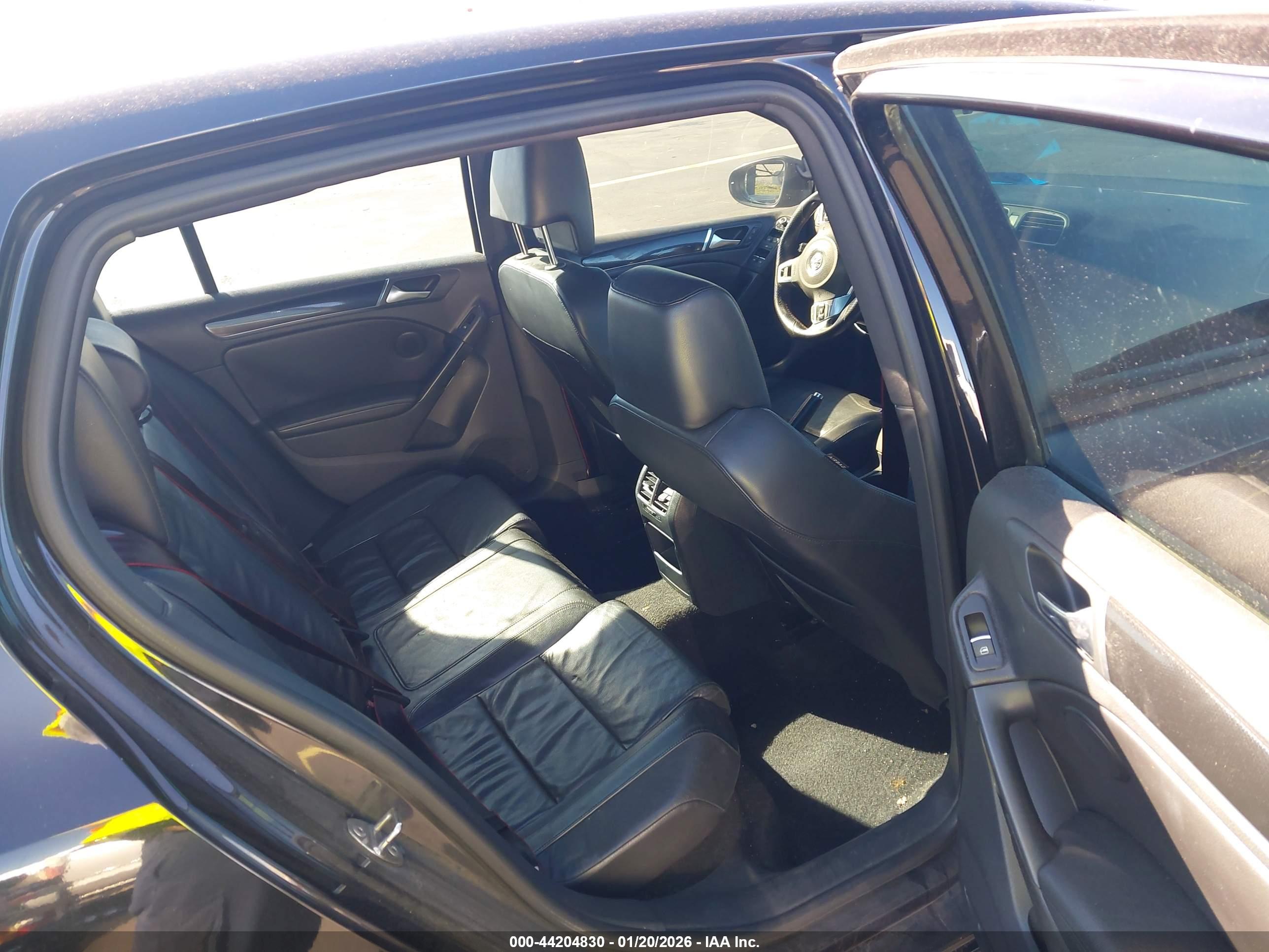 VOLKSWAGEN GTI image 8