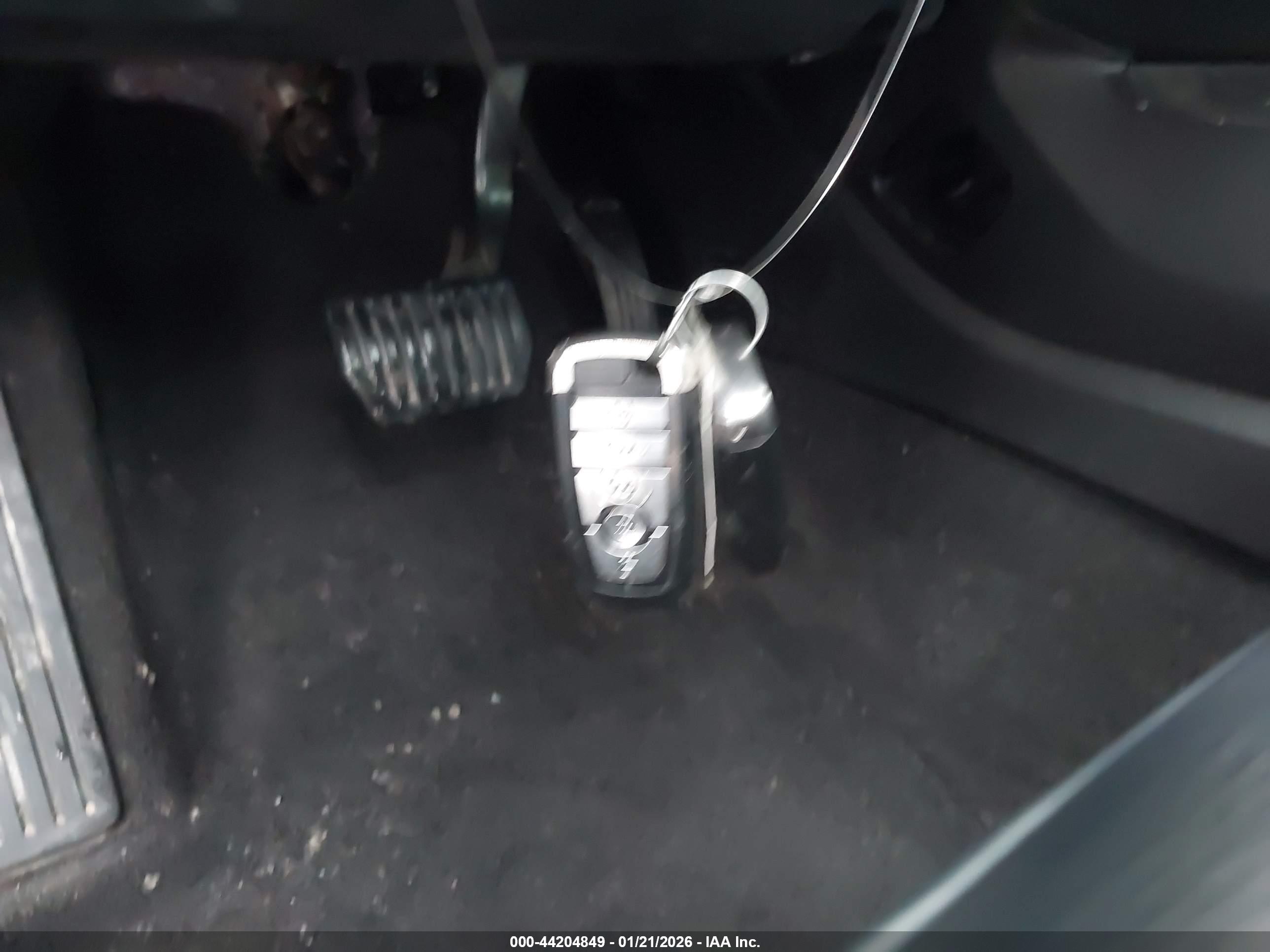 FORD FUSION image 11