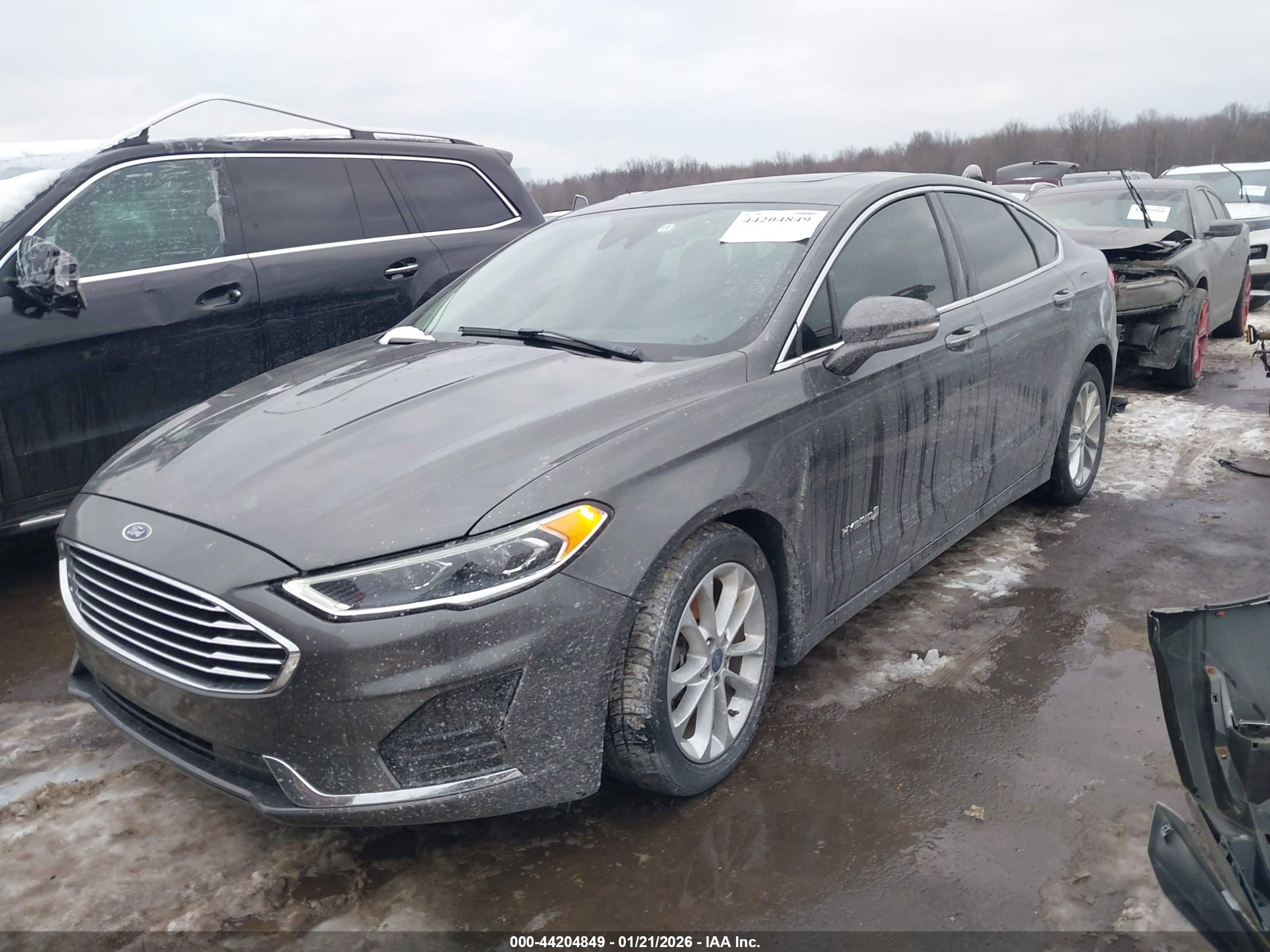 FORD FUSION image 2