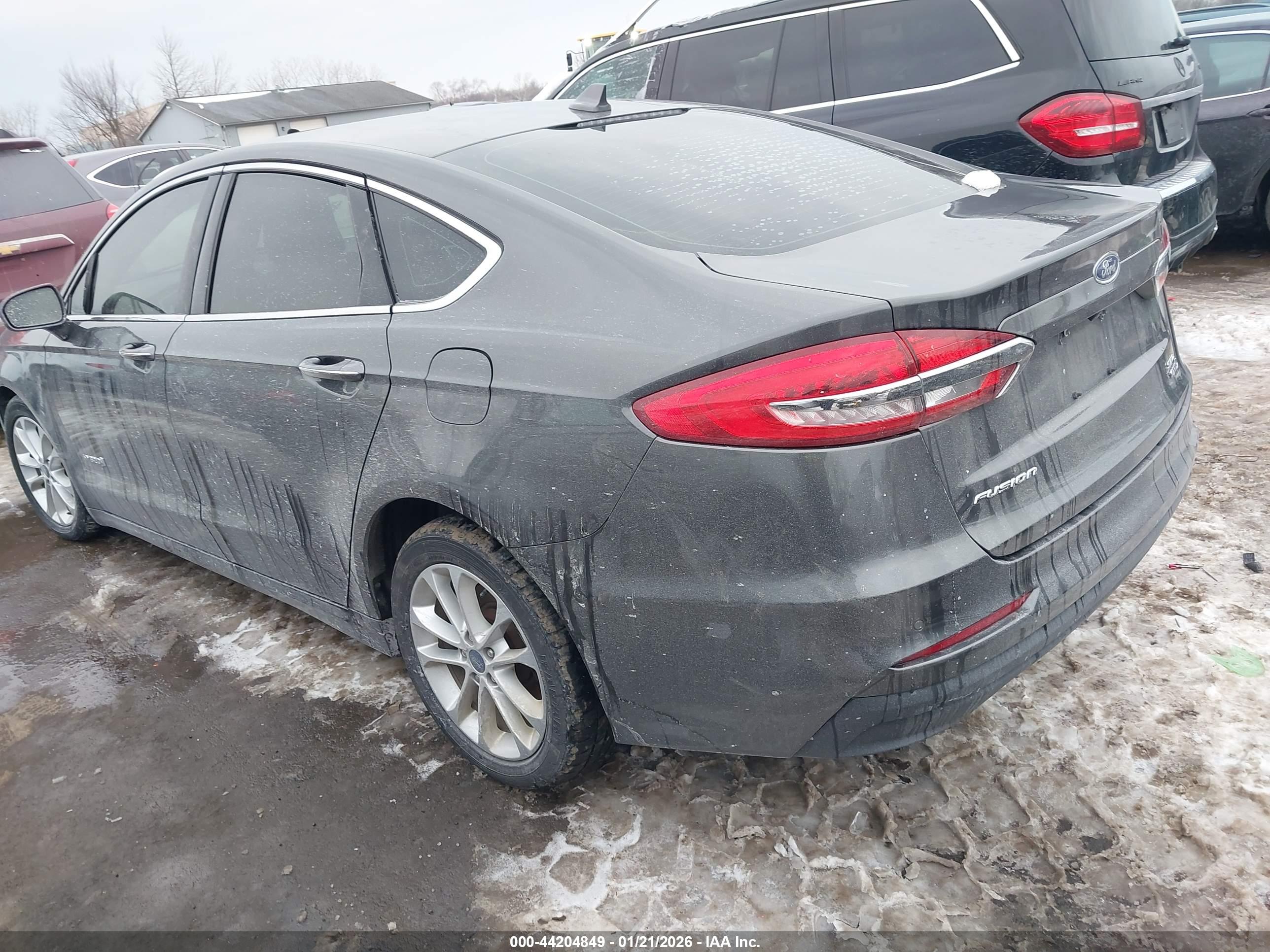 FORD FUSION image 3