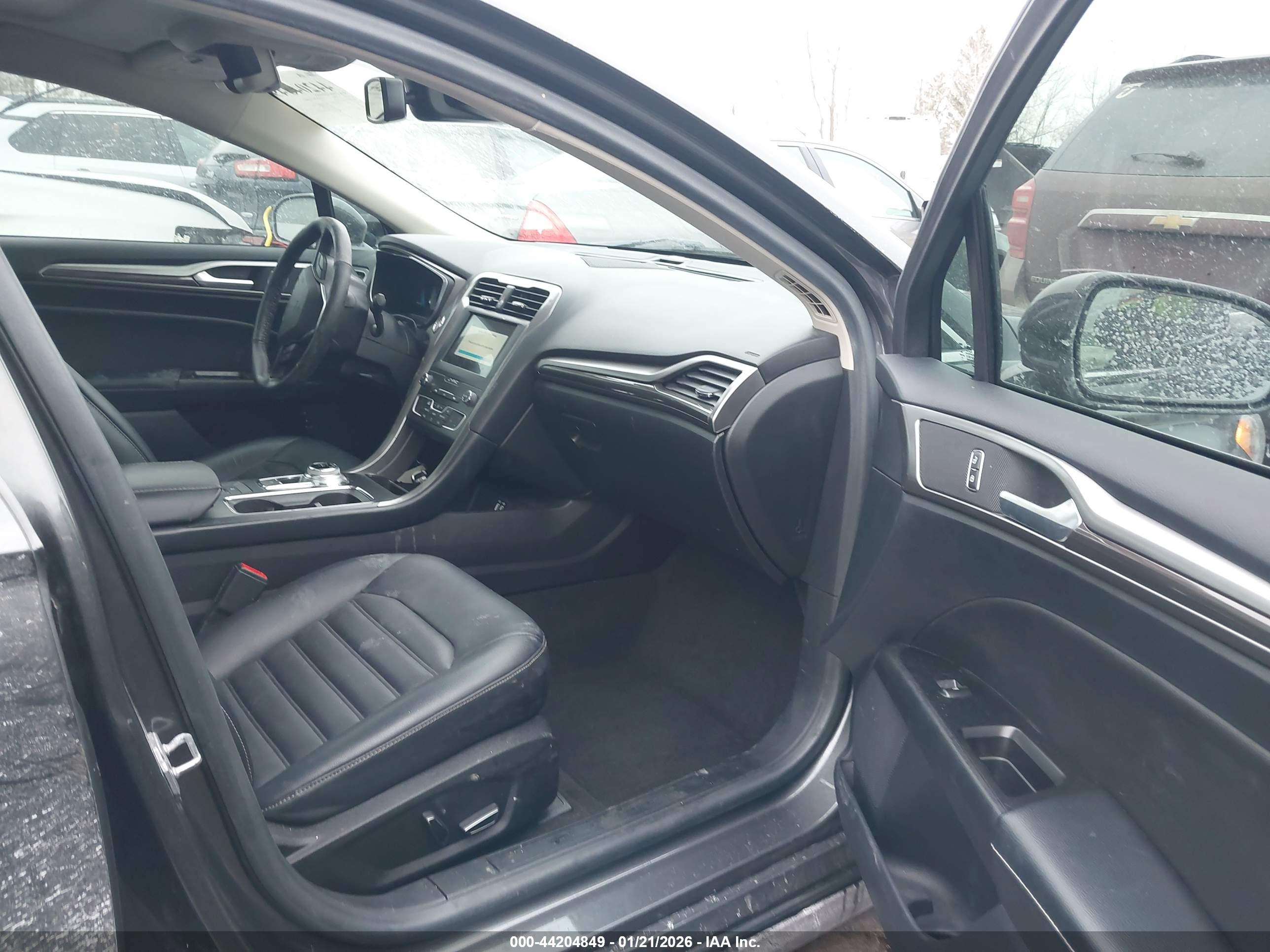 FORD FUSION image 5