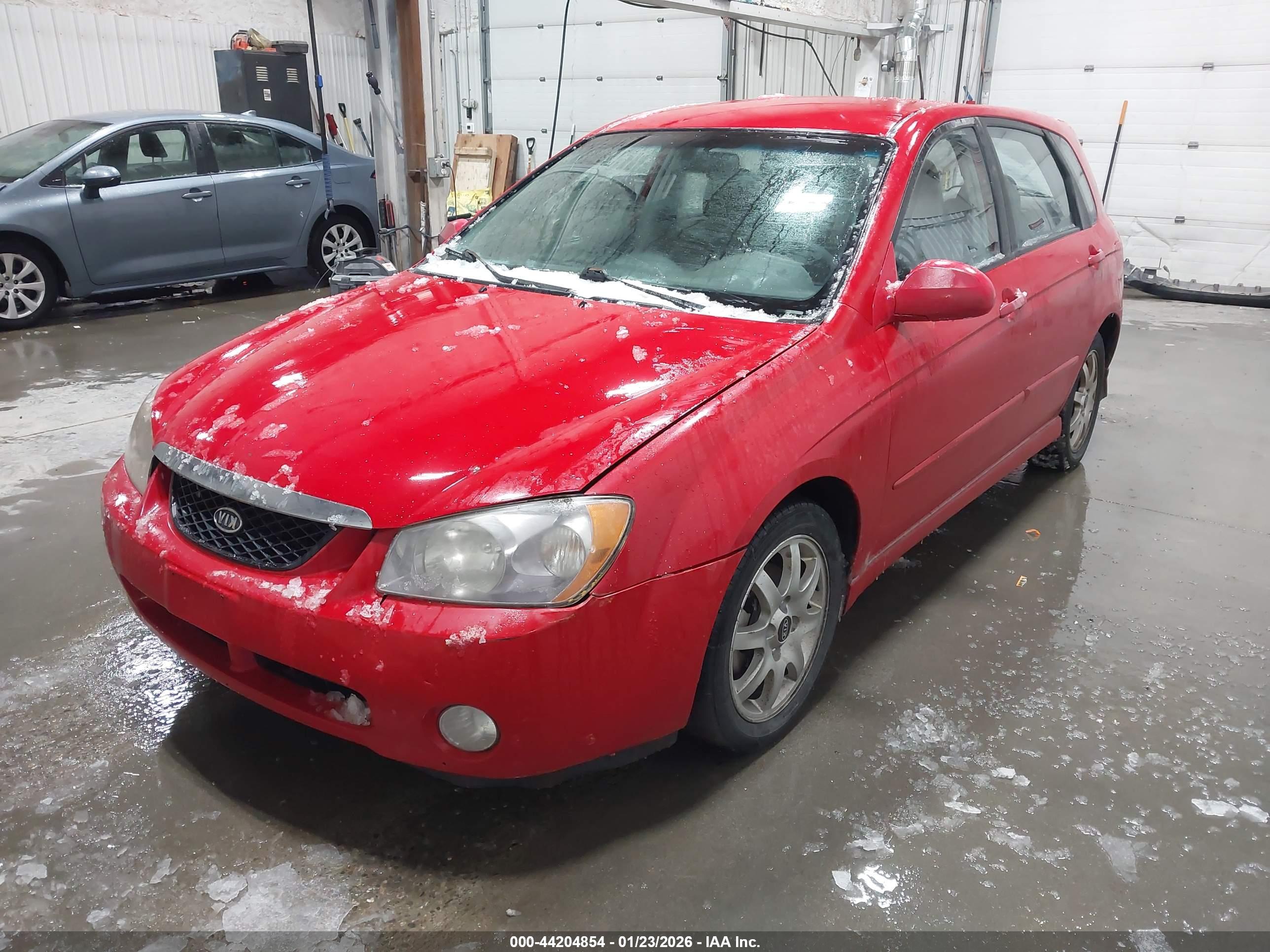 KIA SPECTRA5 image 2