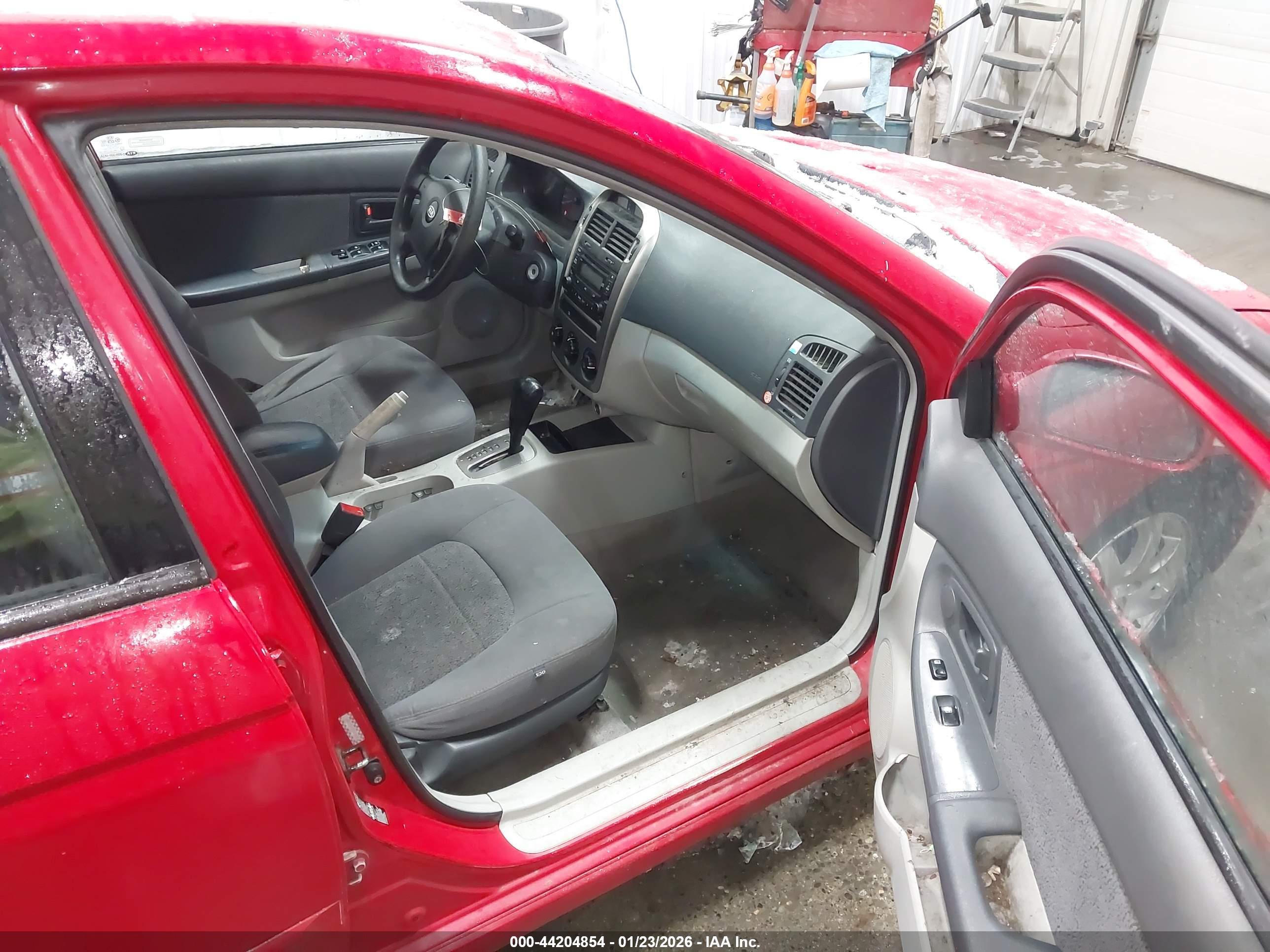 KIA SPECTRA5 image 5