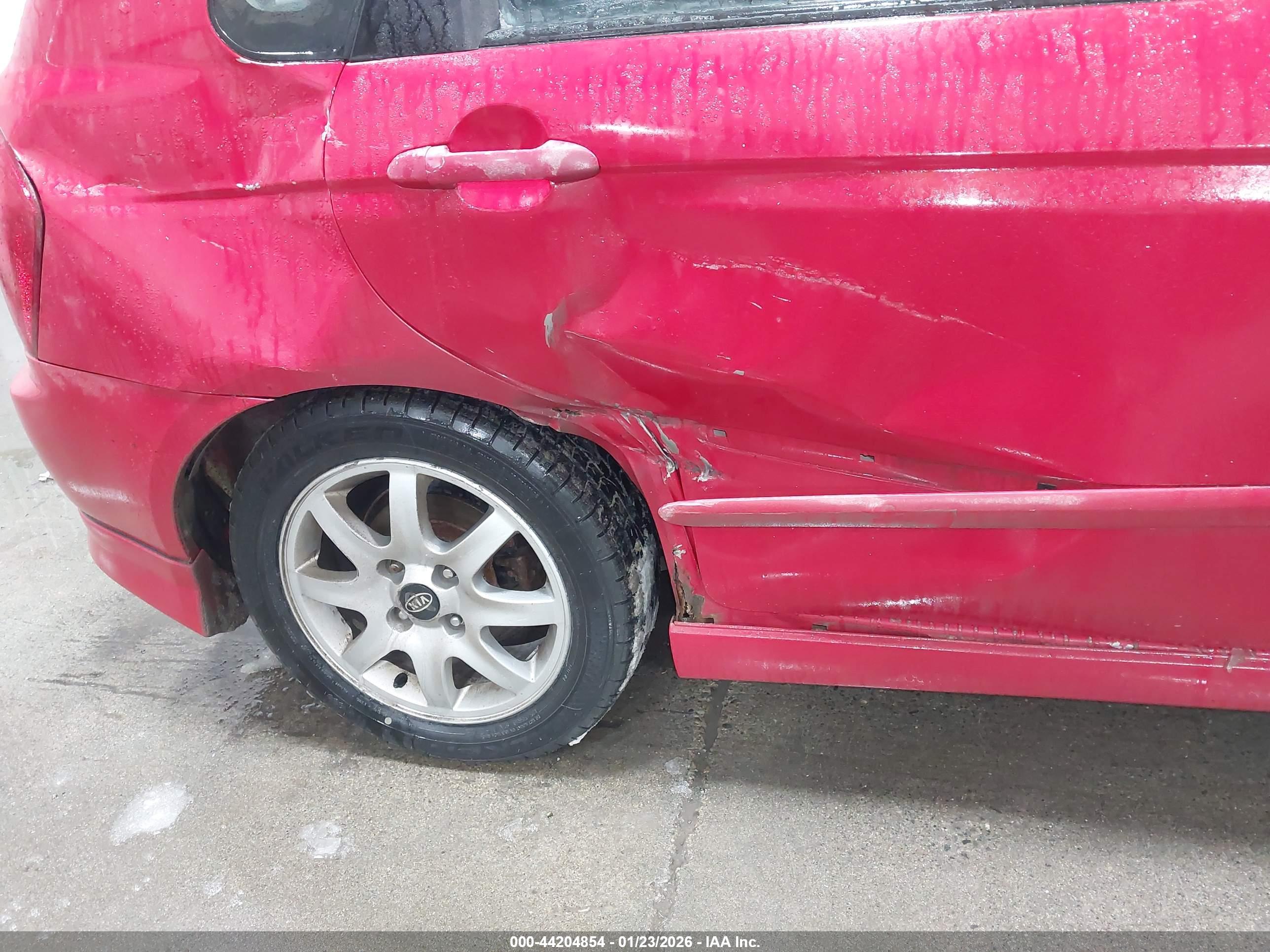 KIA SPECTRA5 image 6