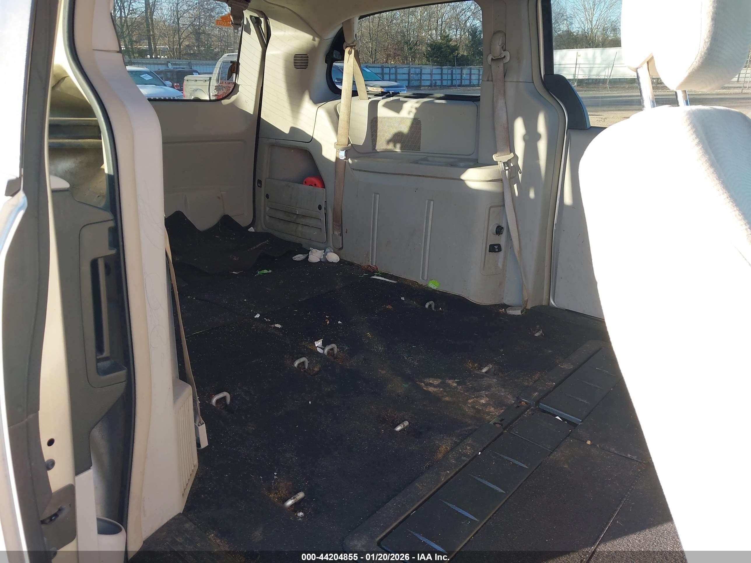 CHRYSLER TOWN image 8