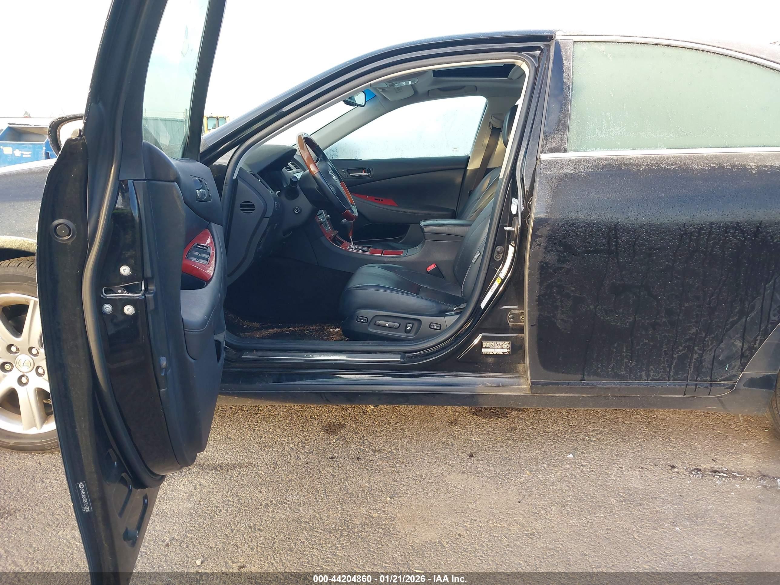 LEXUS ES image 8
