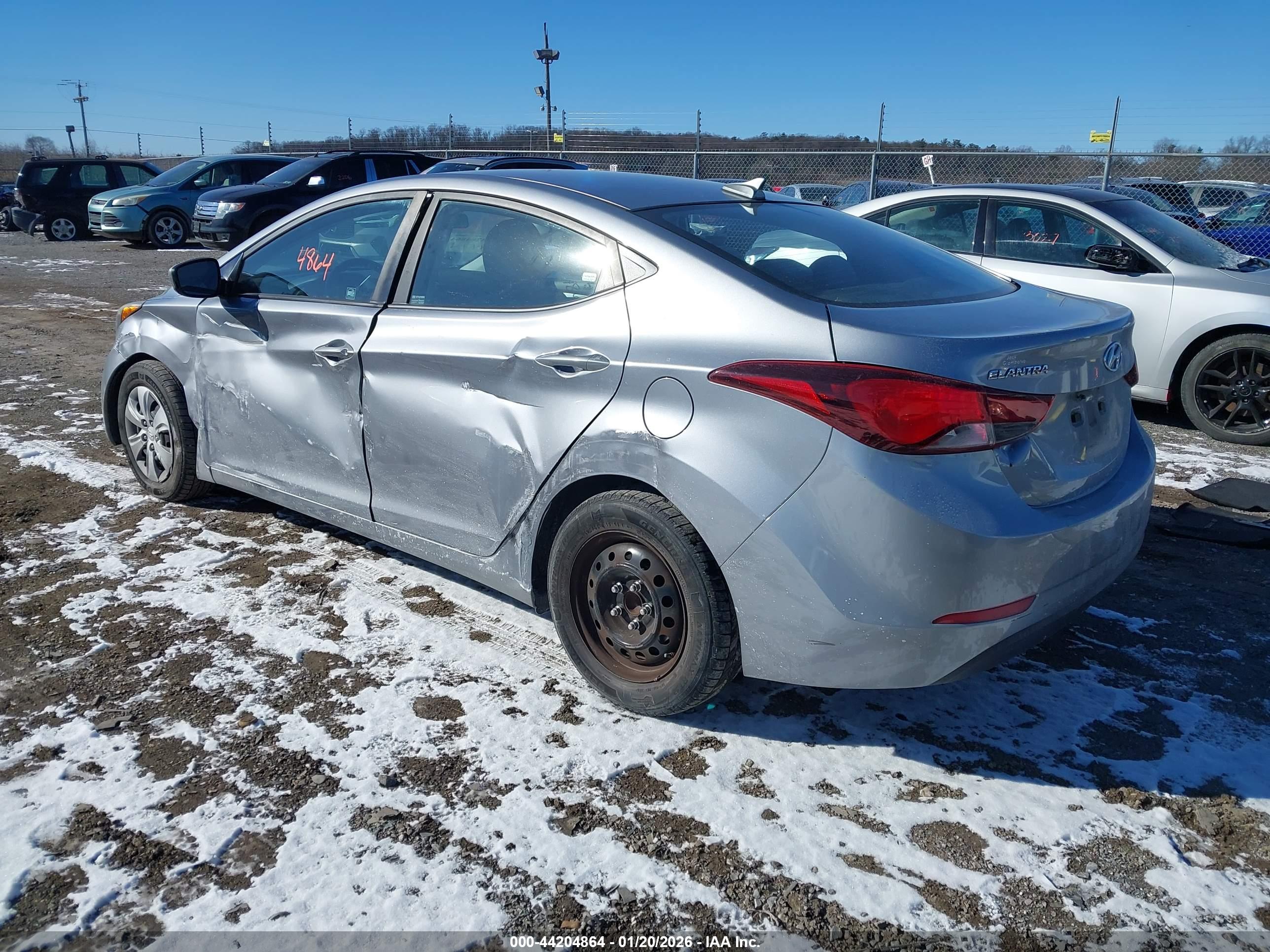 HYUNDAI ELANTRA image 3