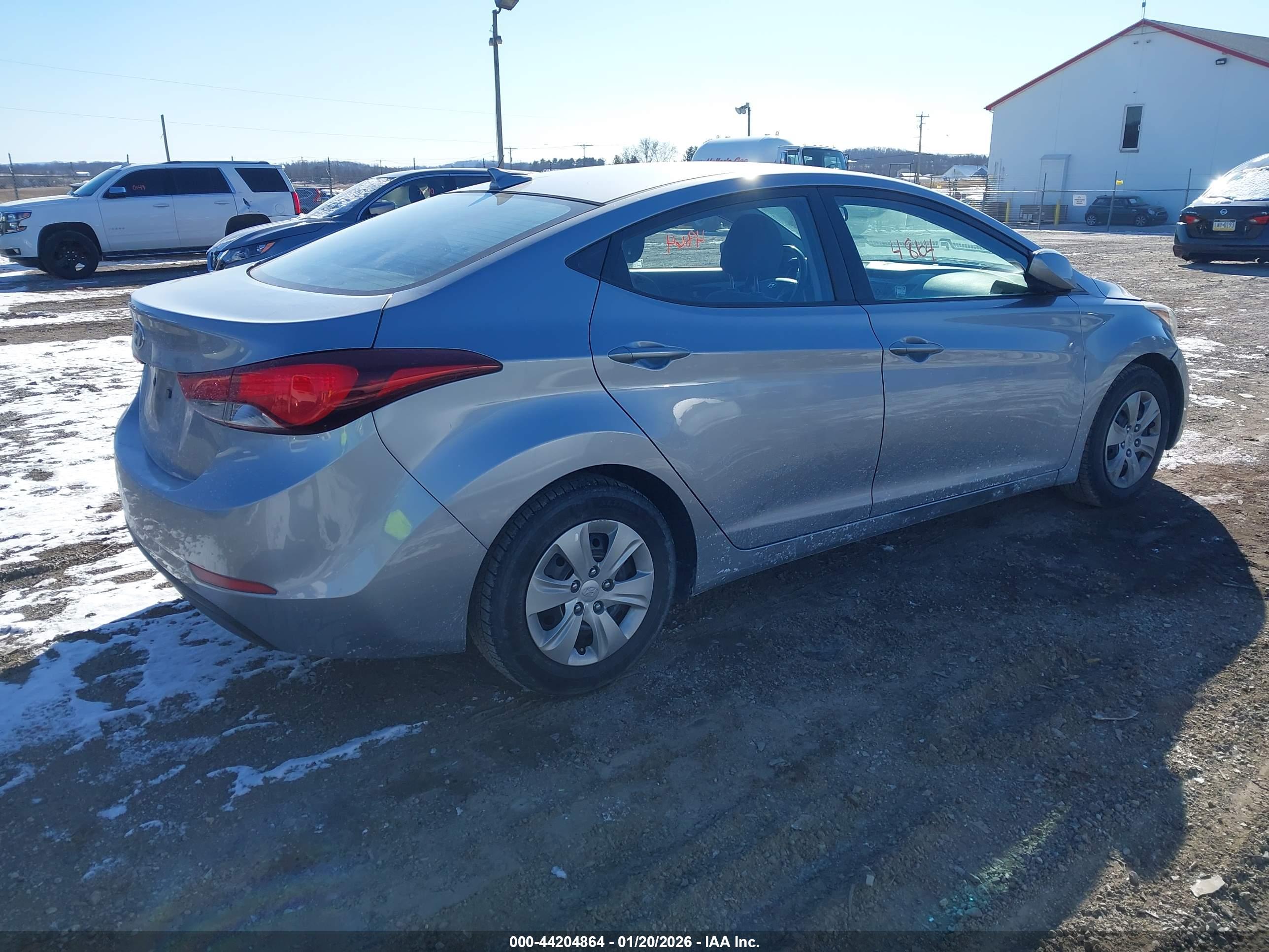 HYUNDAI ELANTRA image 4