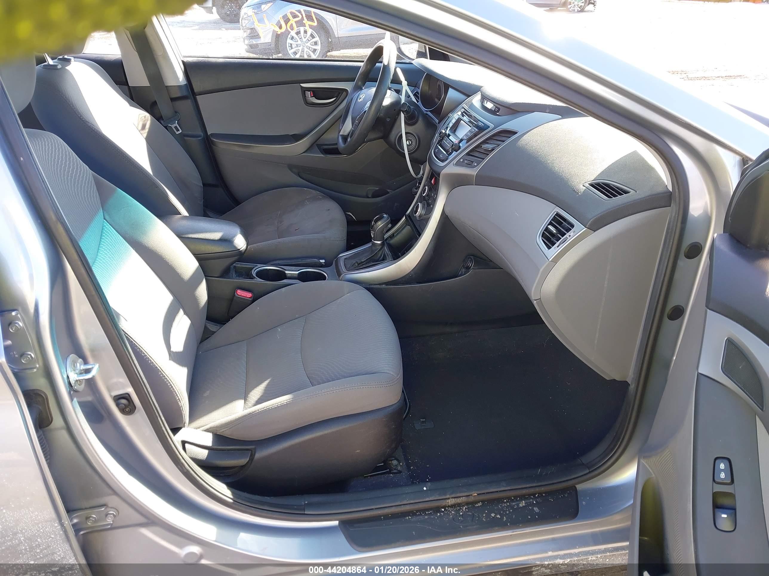 HYUNDAI ELANTRA image 5