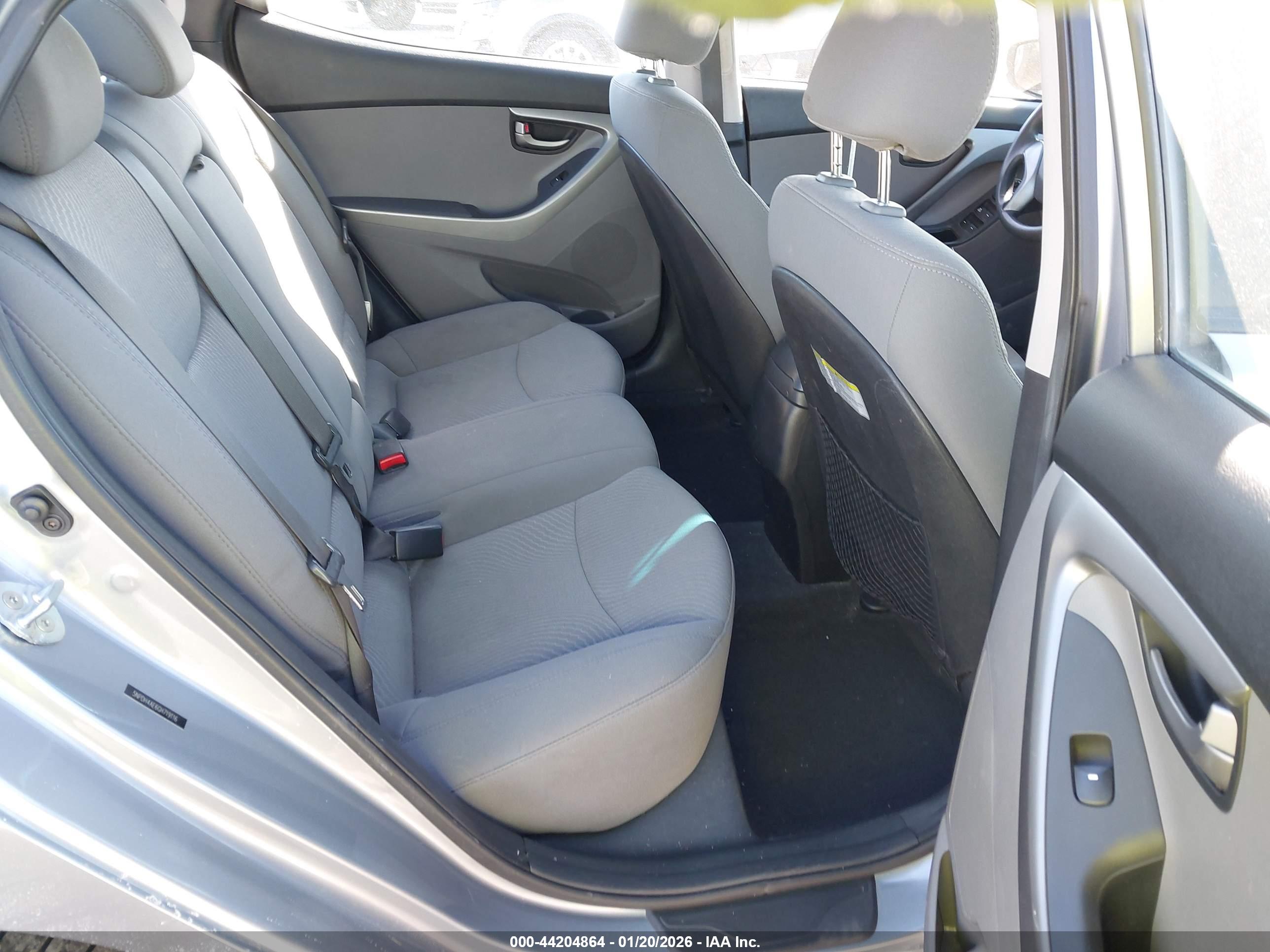 HYUNDAI ELANTRA image 8