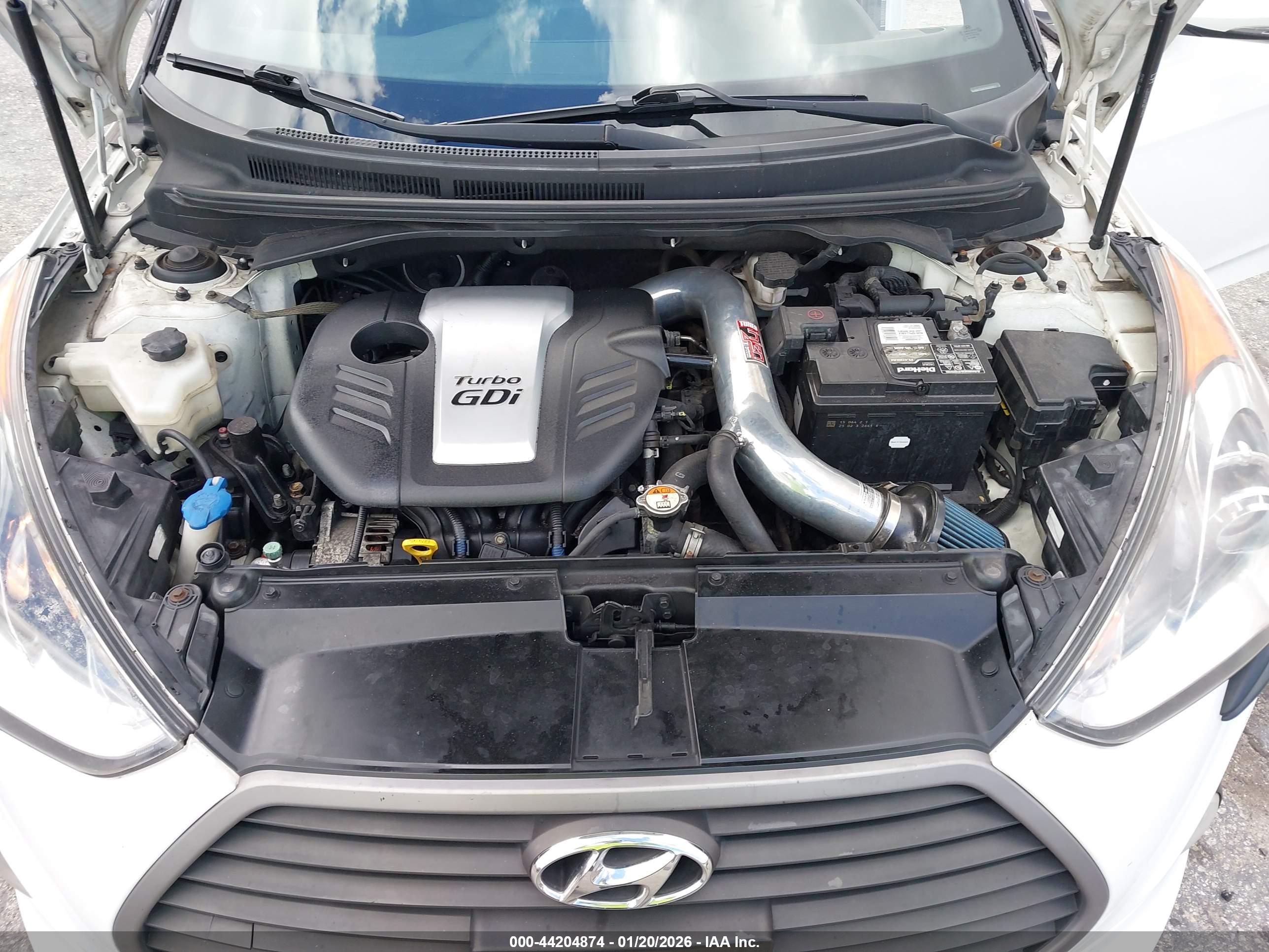 HYUNDAI VELOSTER image 10