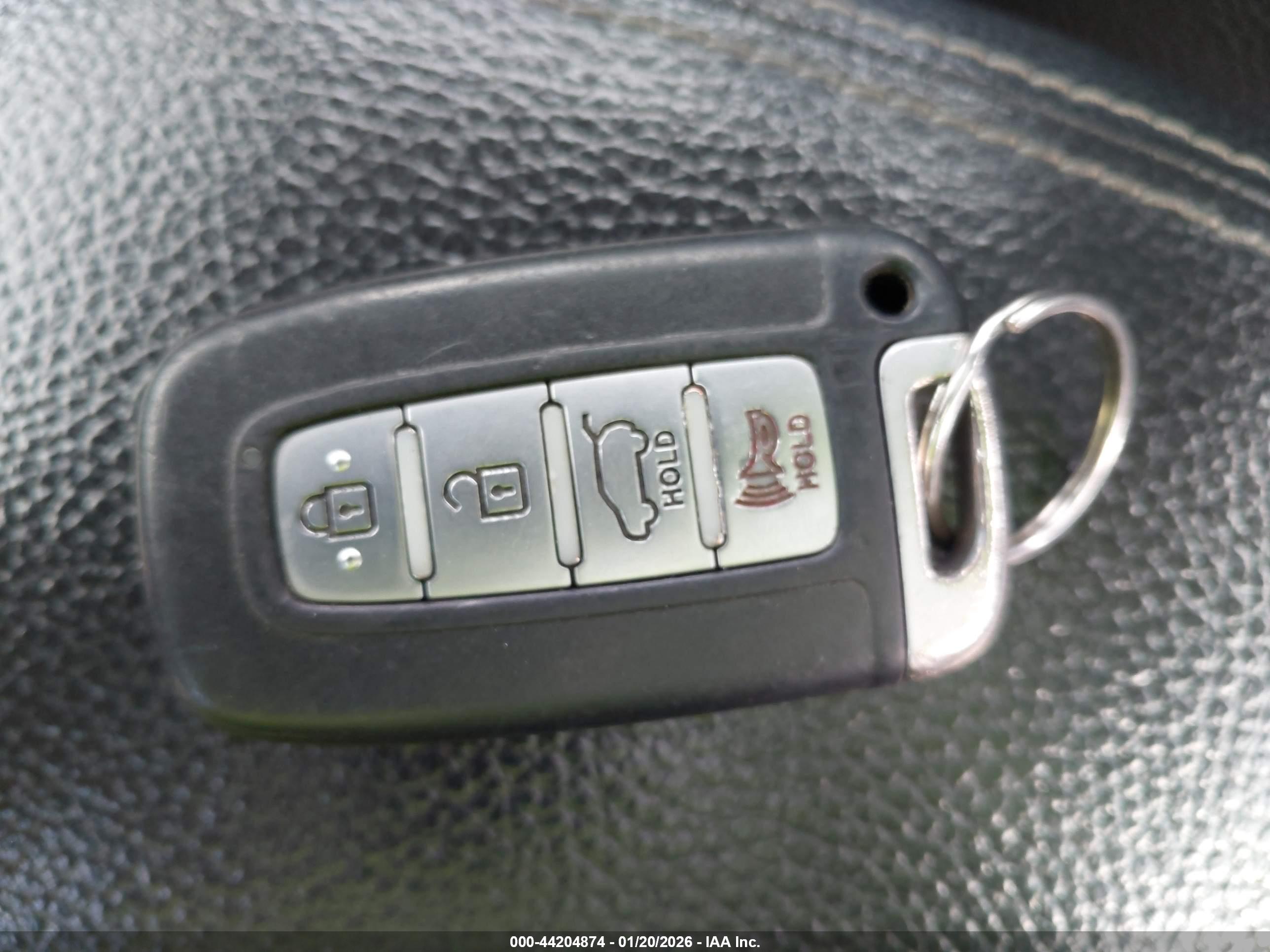 HYUNDAI VELOSTER image 11