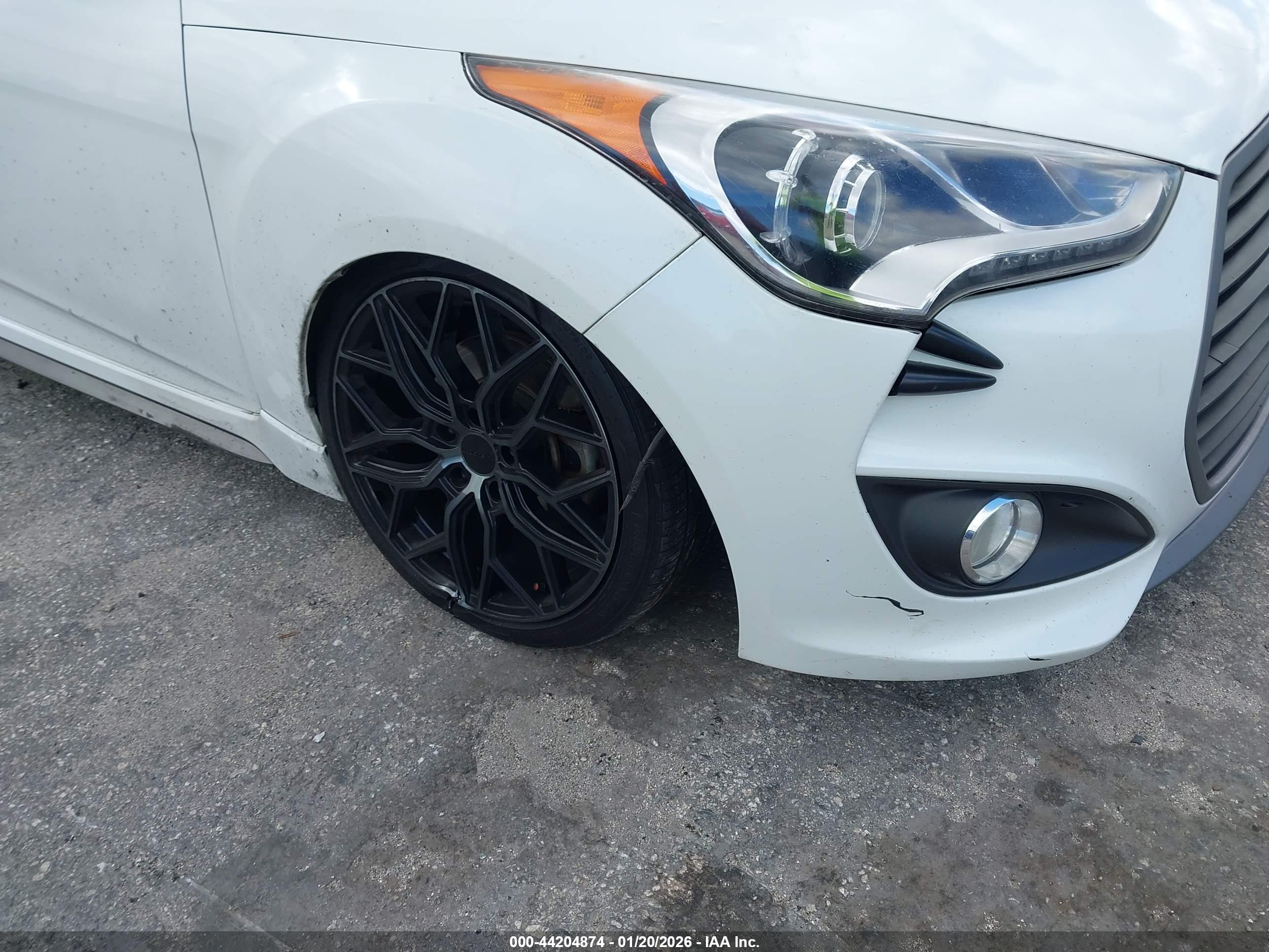 HYUNDAI VELOSTER image 6