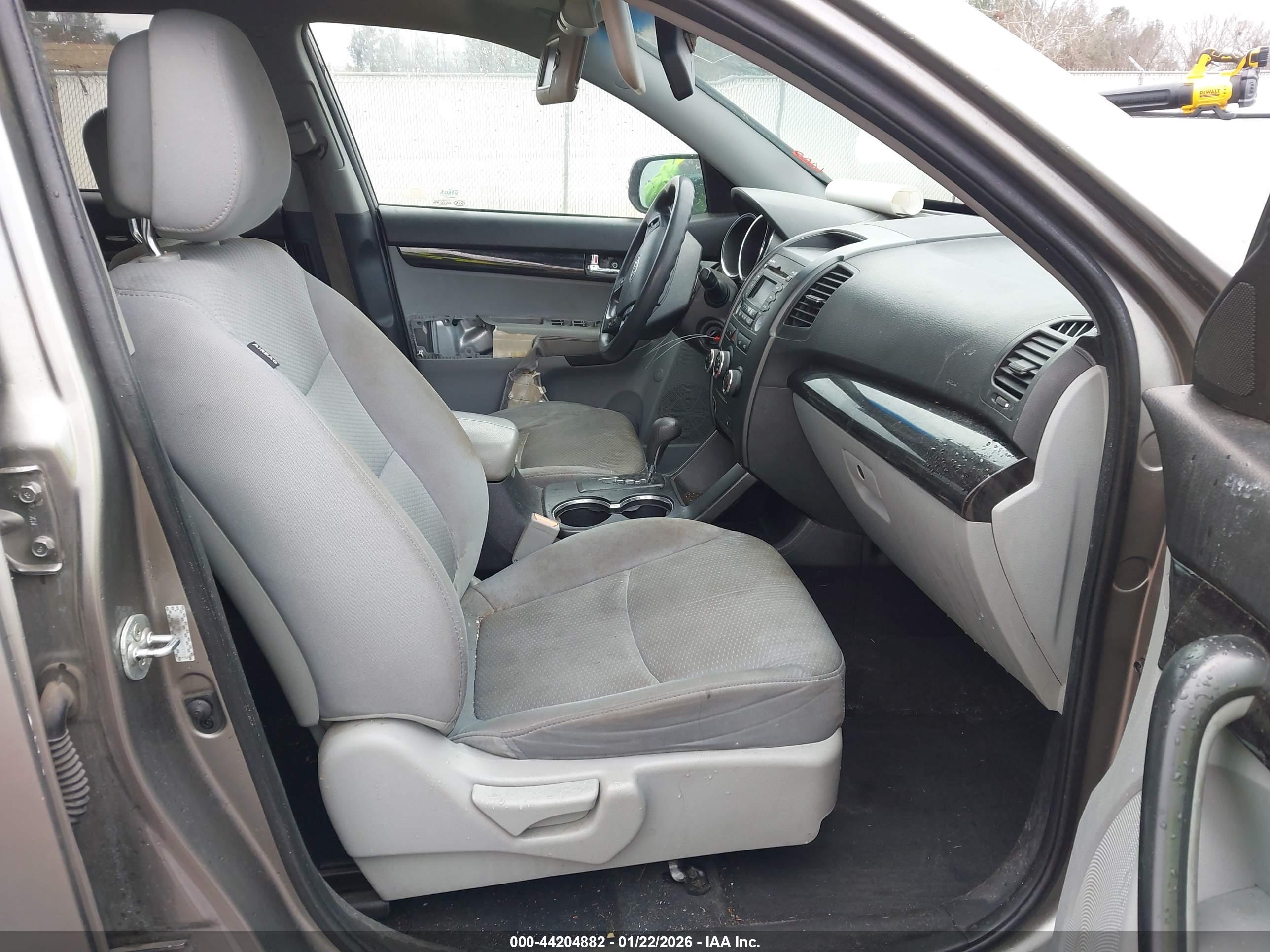 KIA SORENTO image 5
